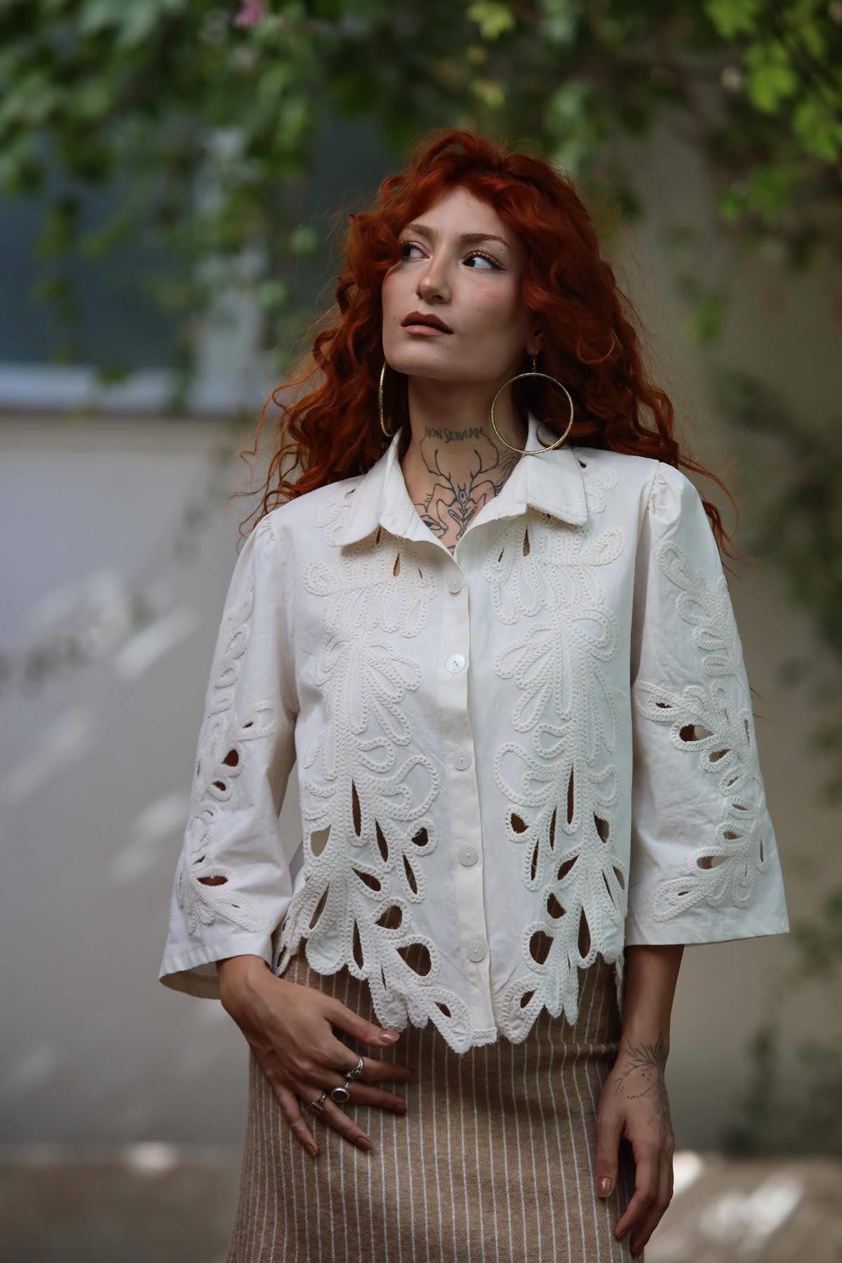 Krem Rengi Güpürlü Gömlek