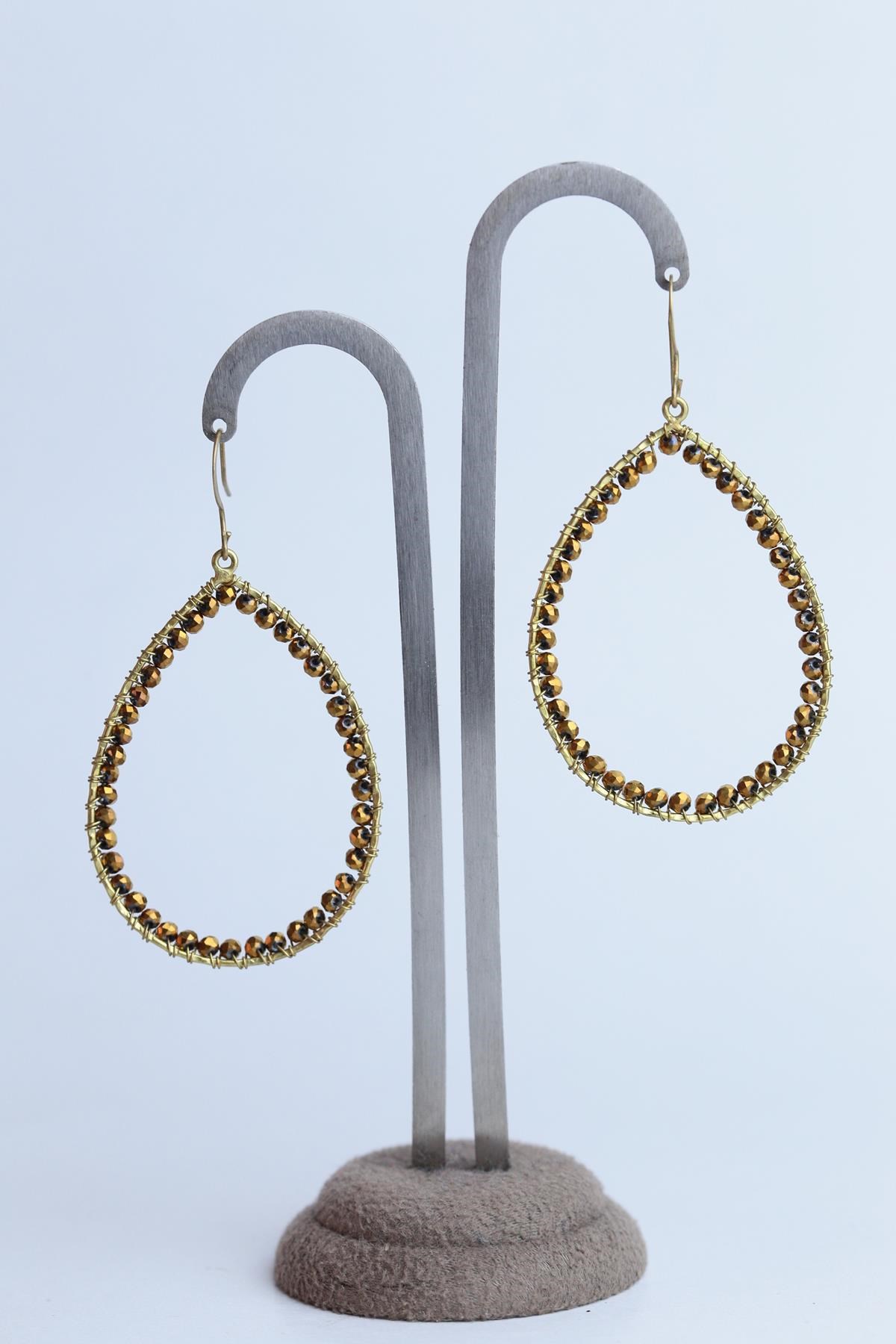 Altın Rengi Kristal Taşlı Damla Tasarım Küpe - Şaman Butik Altın Rengi Kristal Taşlı Damla Tasarım Küpe