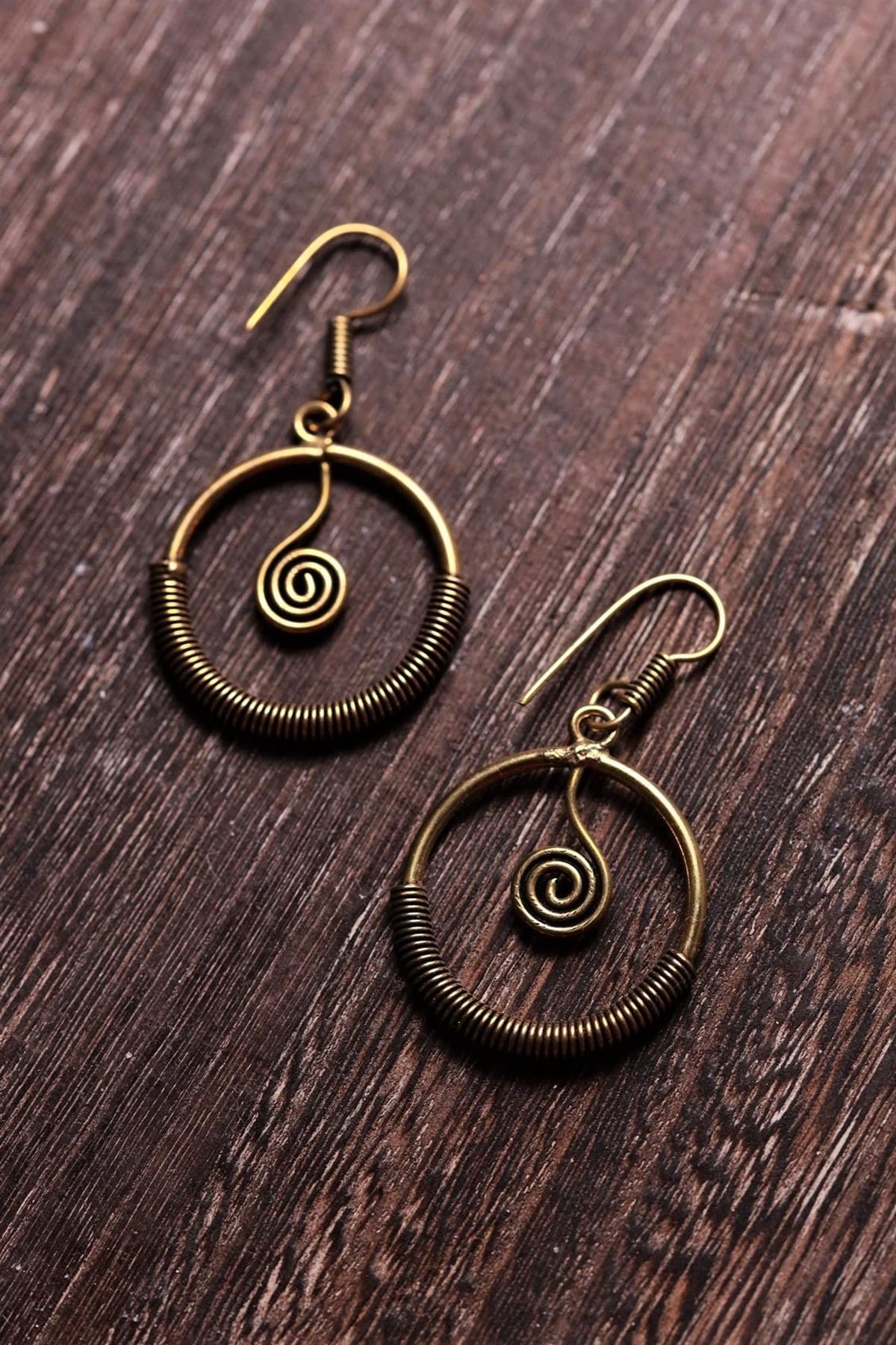  Bronz Antik İşlemeli Spiral Tasarım Küpe