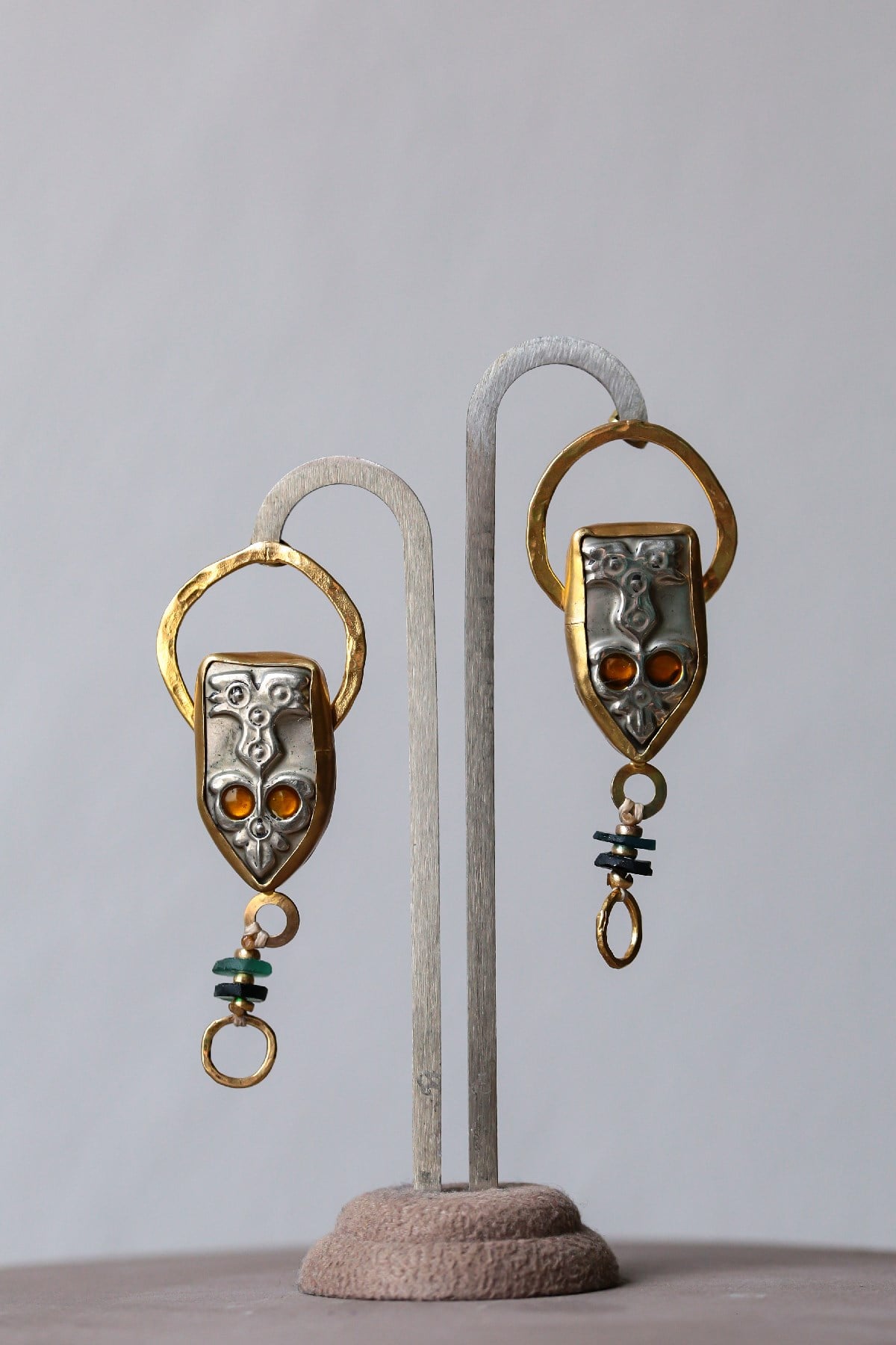 Bronz Motif Desenli Antika Camlı Tasarım Küpe - Şaman Butik Bronz Motif Desenli Antika Camlı Tasarım Küpe