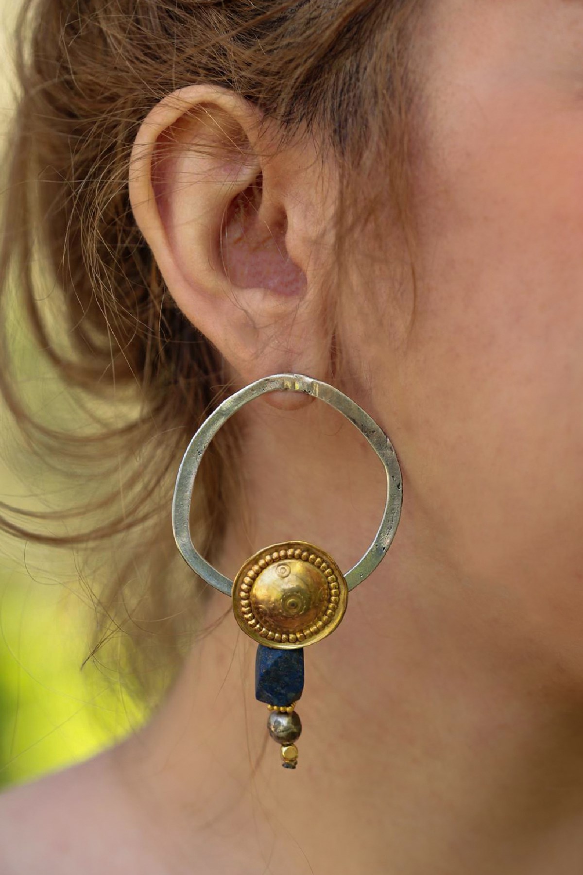 Bronz Motif İşlemeli Lapis Taşlı Gümüş Halka Tasarım Küpe - Şaman Butik Bronz Motif İşlemeli Lapis Taşlı Gümüş Halka Tasarım Küpe