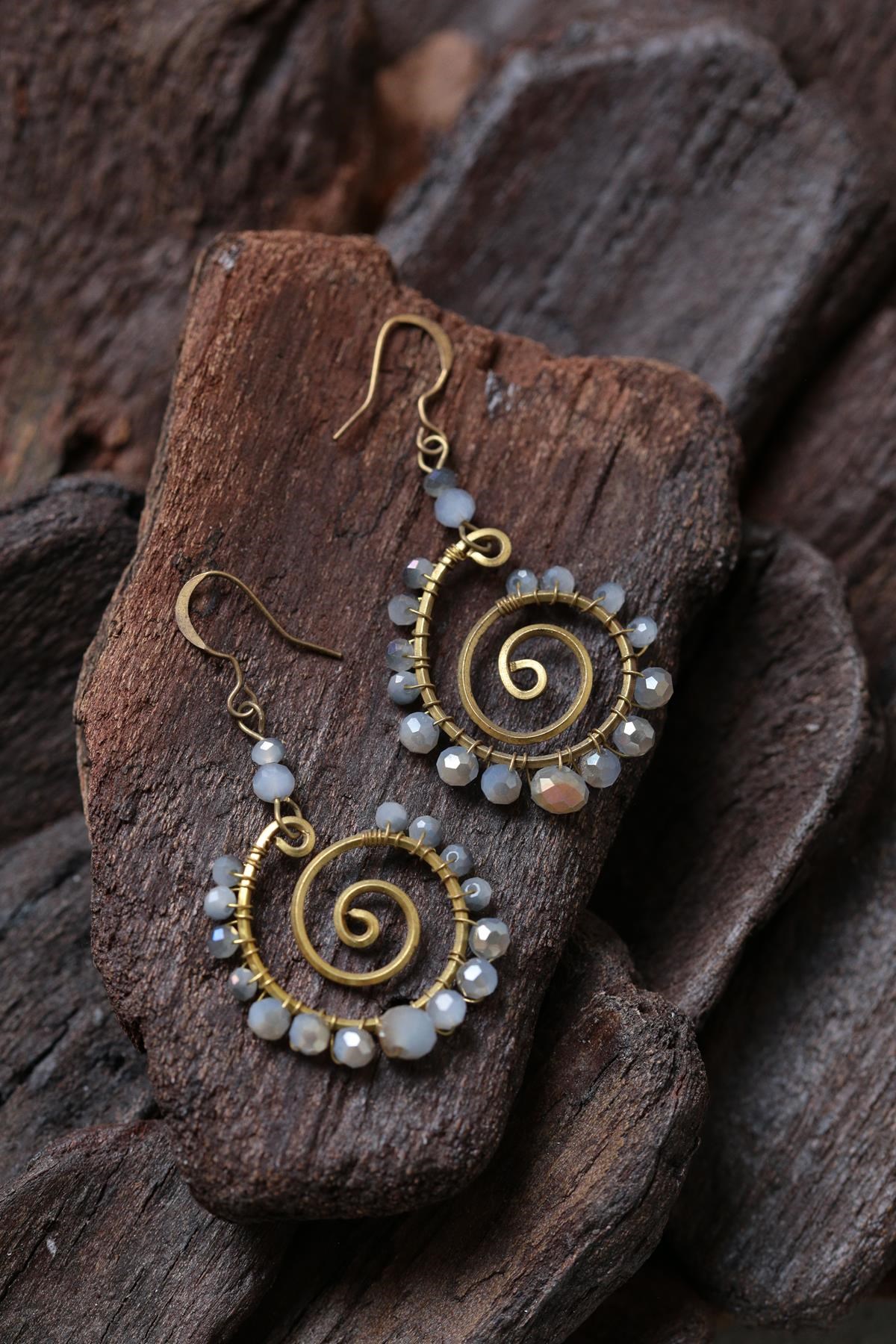 Bronz Spiral Tasarım Doğal Kristal Taşlı Küpe - Şaman Butik Bronz Spiral Tasarım Doğal Kristal Taşlı Küpe