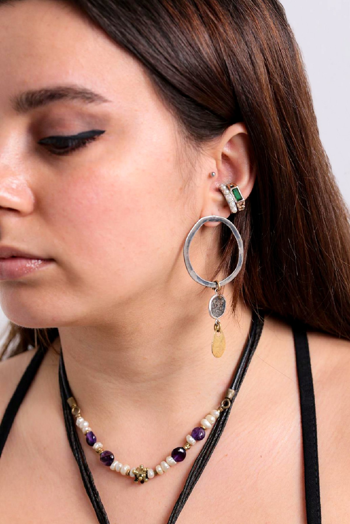 Gümüş Halkalı Bronz Damla Detaylı Antika Cam Tasarım Küpe - Şaman Butik Gümüş Halkalı Bronz Damla Detaylı Antika Cam Tasarım Küpe