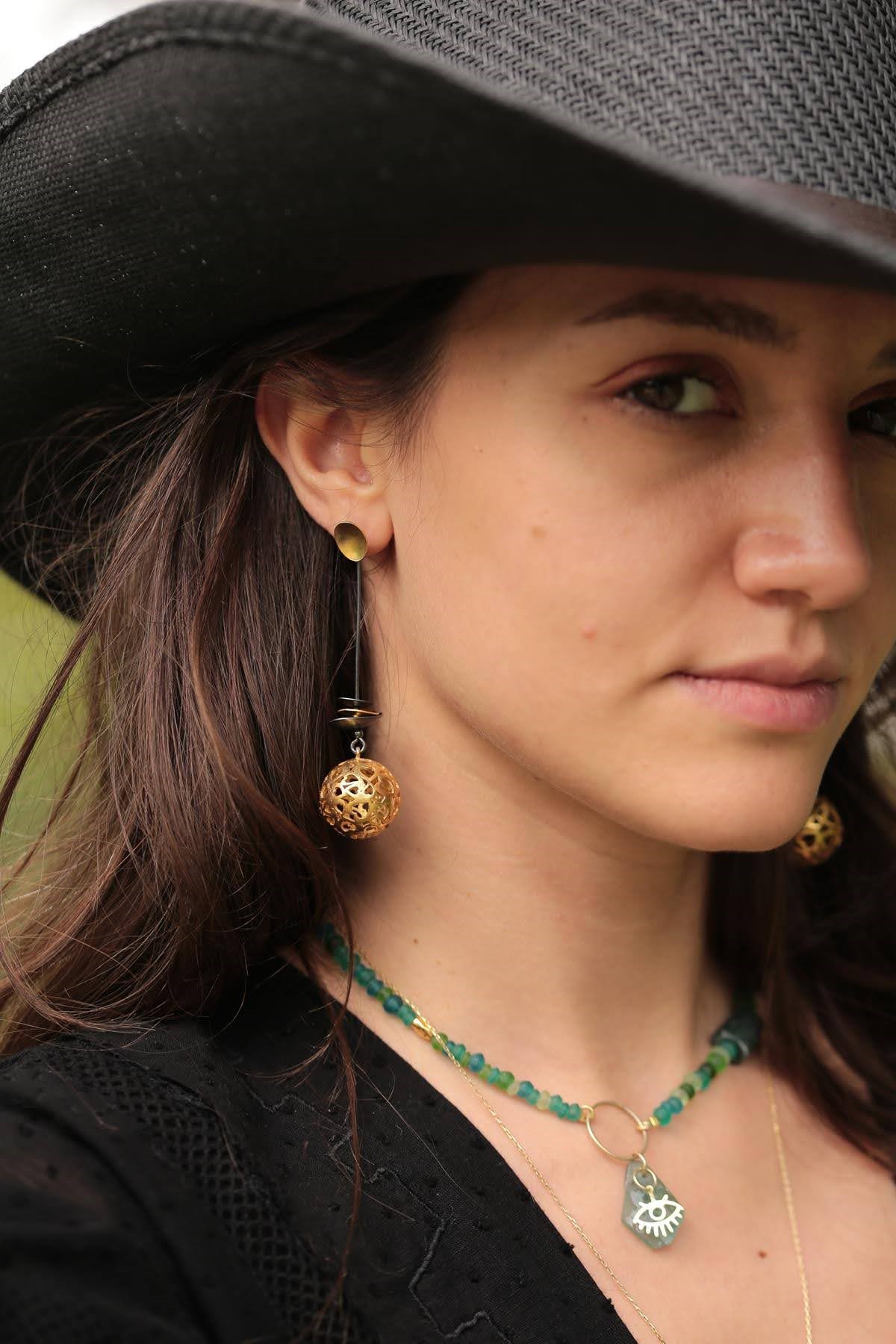 Küre Detaylı Sallantılı Gümüş Küpe - Şaman Butik Küre Detaylı Sallantılı Gümüş Küpe