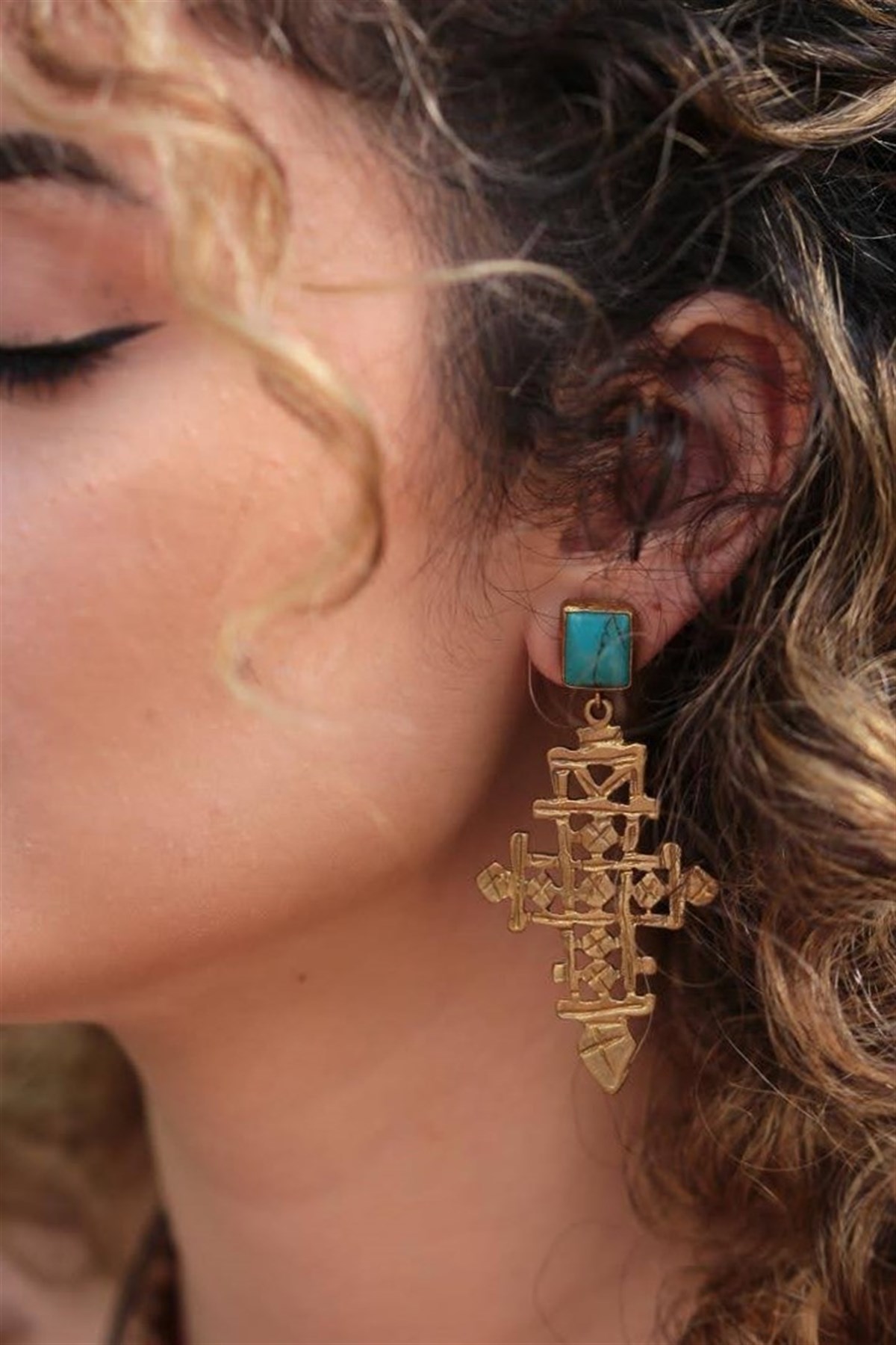 Mercan Taşlı Bronz Antik Tasarım Küpe - Şaman Butik Turkuaz Taşlı Bronz Antik Tasarım Küpe
