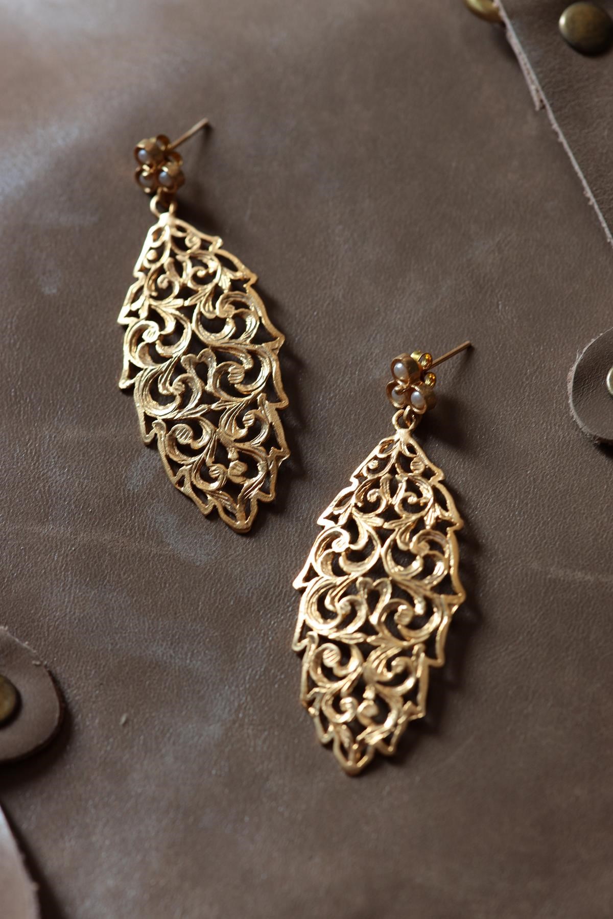  Yaprak Tasarım İşlemeli İncili Bronz Küpe