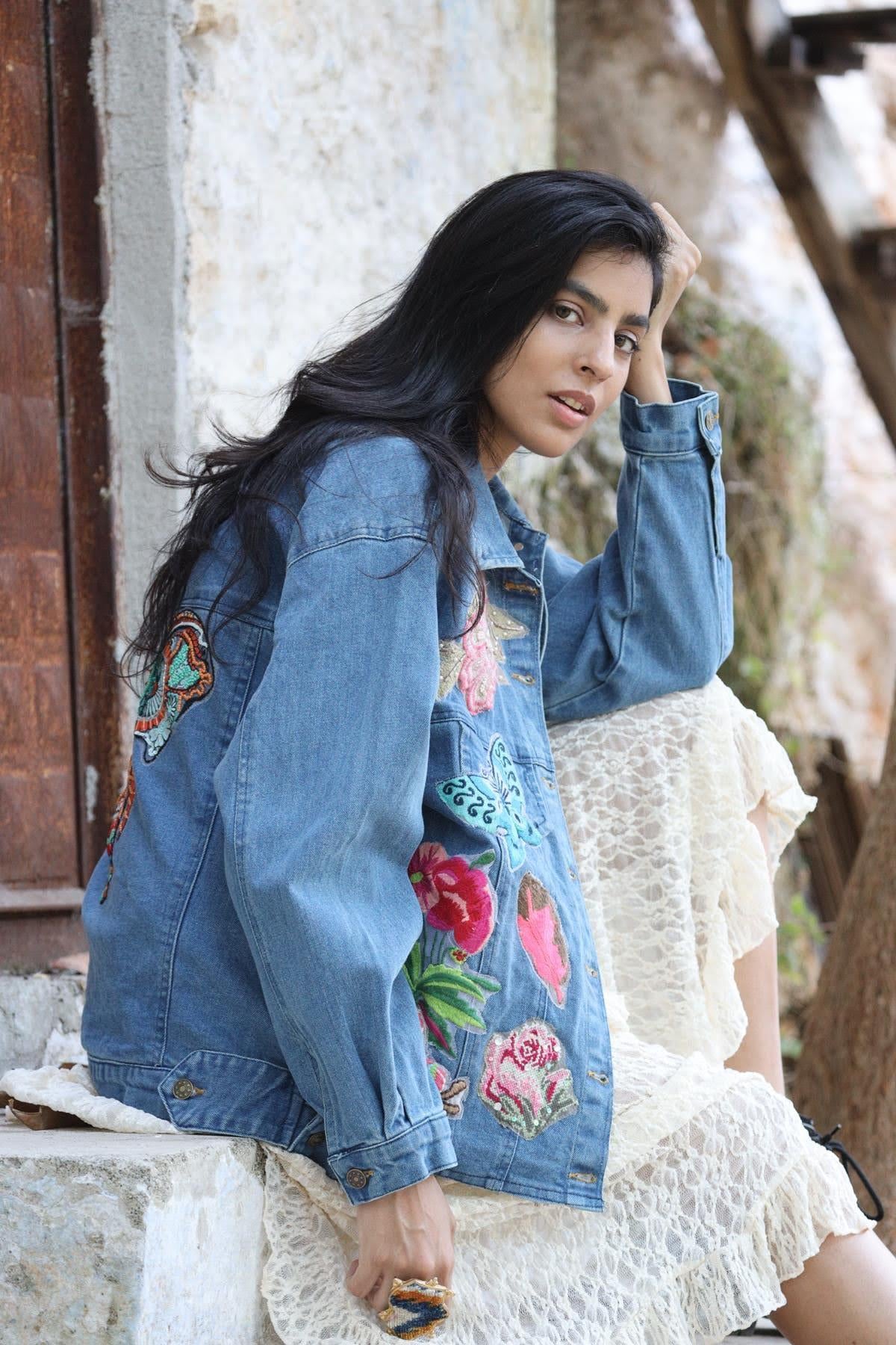 Lacivert Pul İşlemeli Nakışlı Kot Ceket