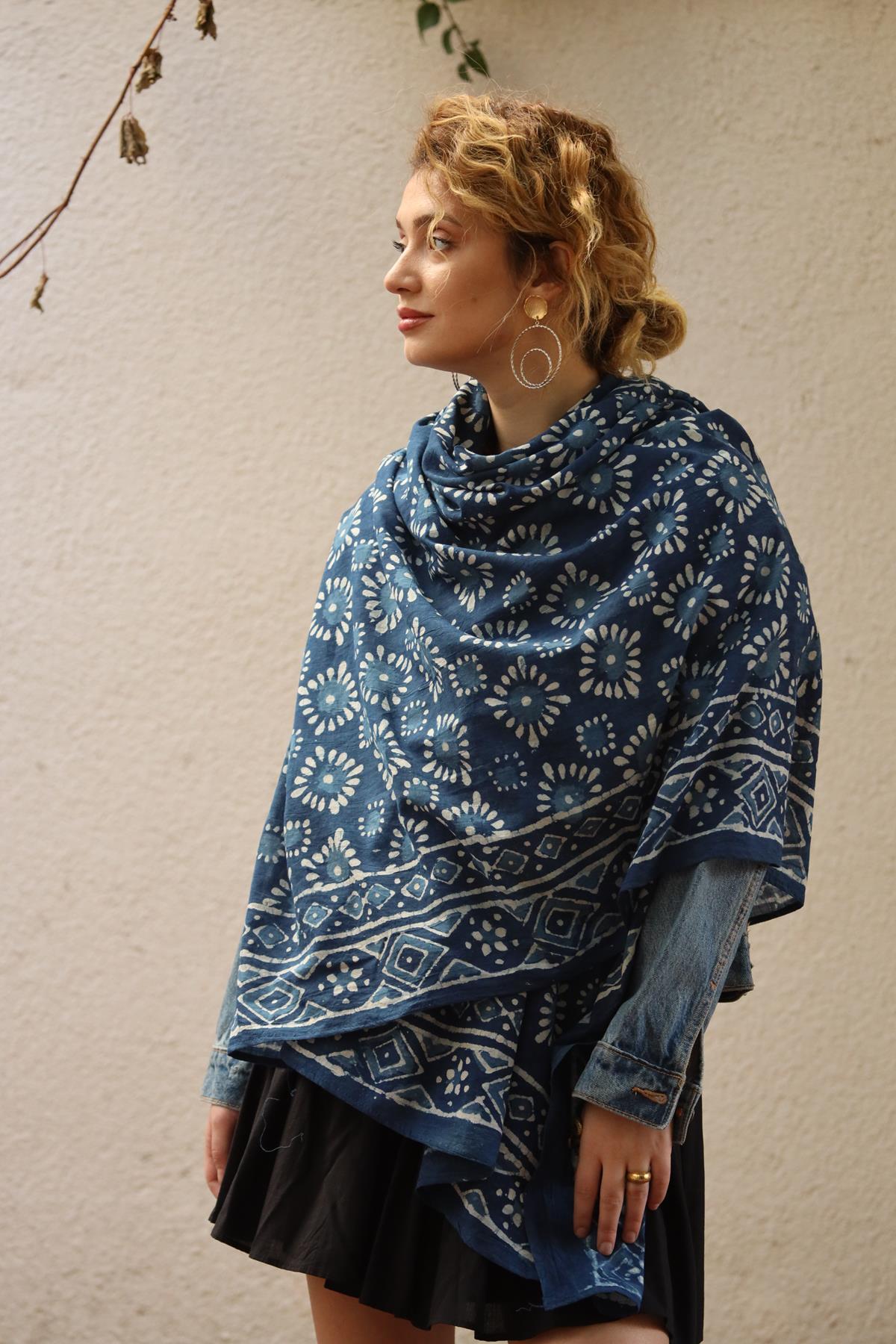 Mavi Desenli Otantik Şal