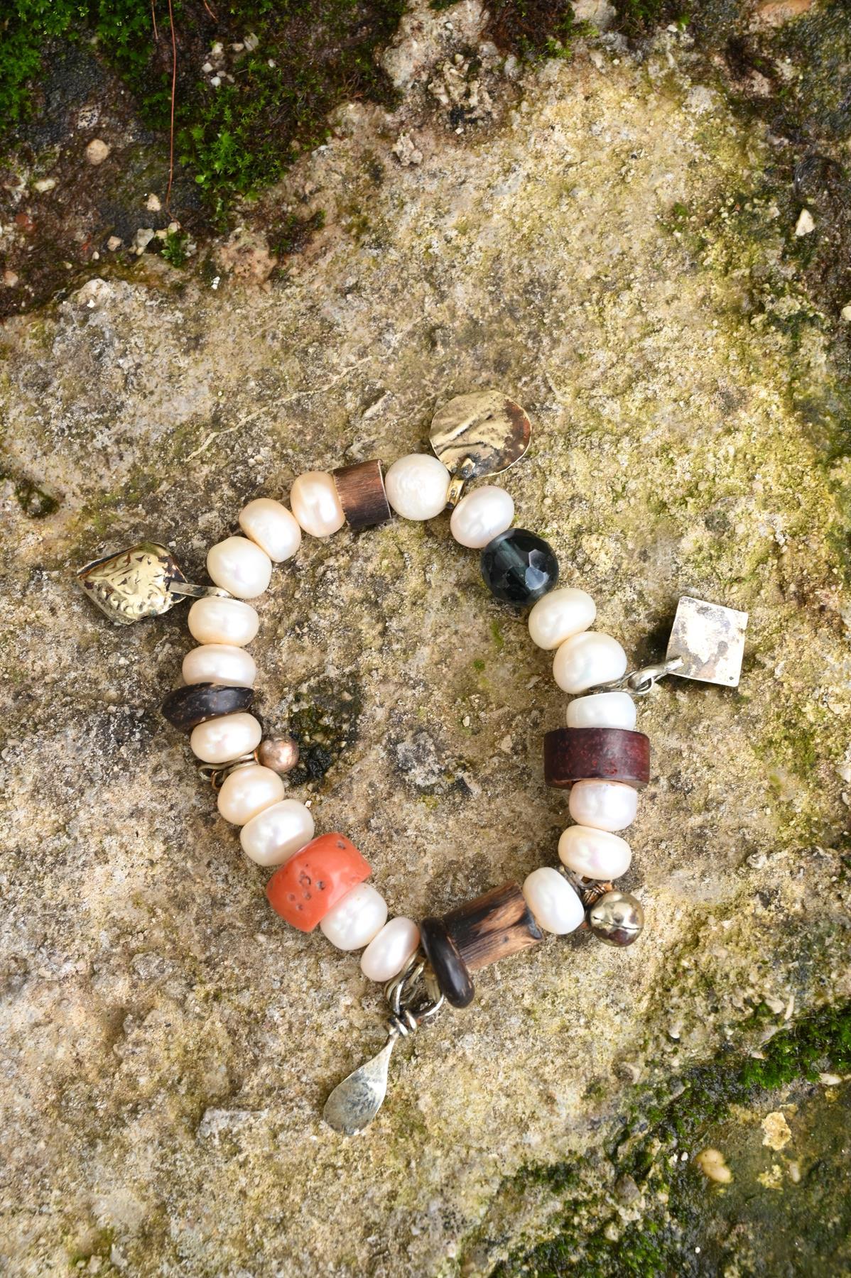 Mercan Detaylı Ahşap Karışımlı İncili Bileklik