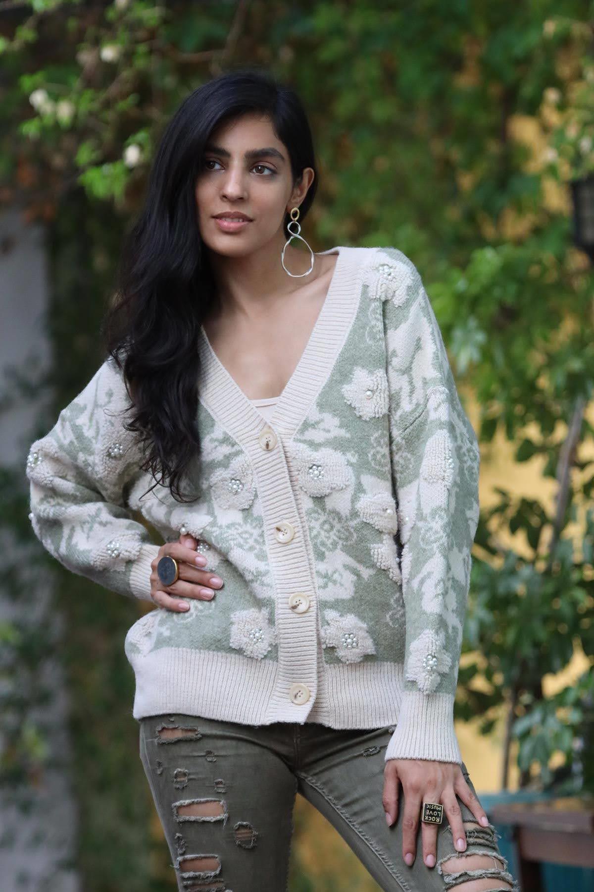 Mint Yeşili İnci Detaylı Çiçek Kabartmalı Hırka