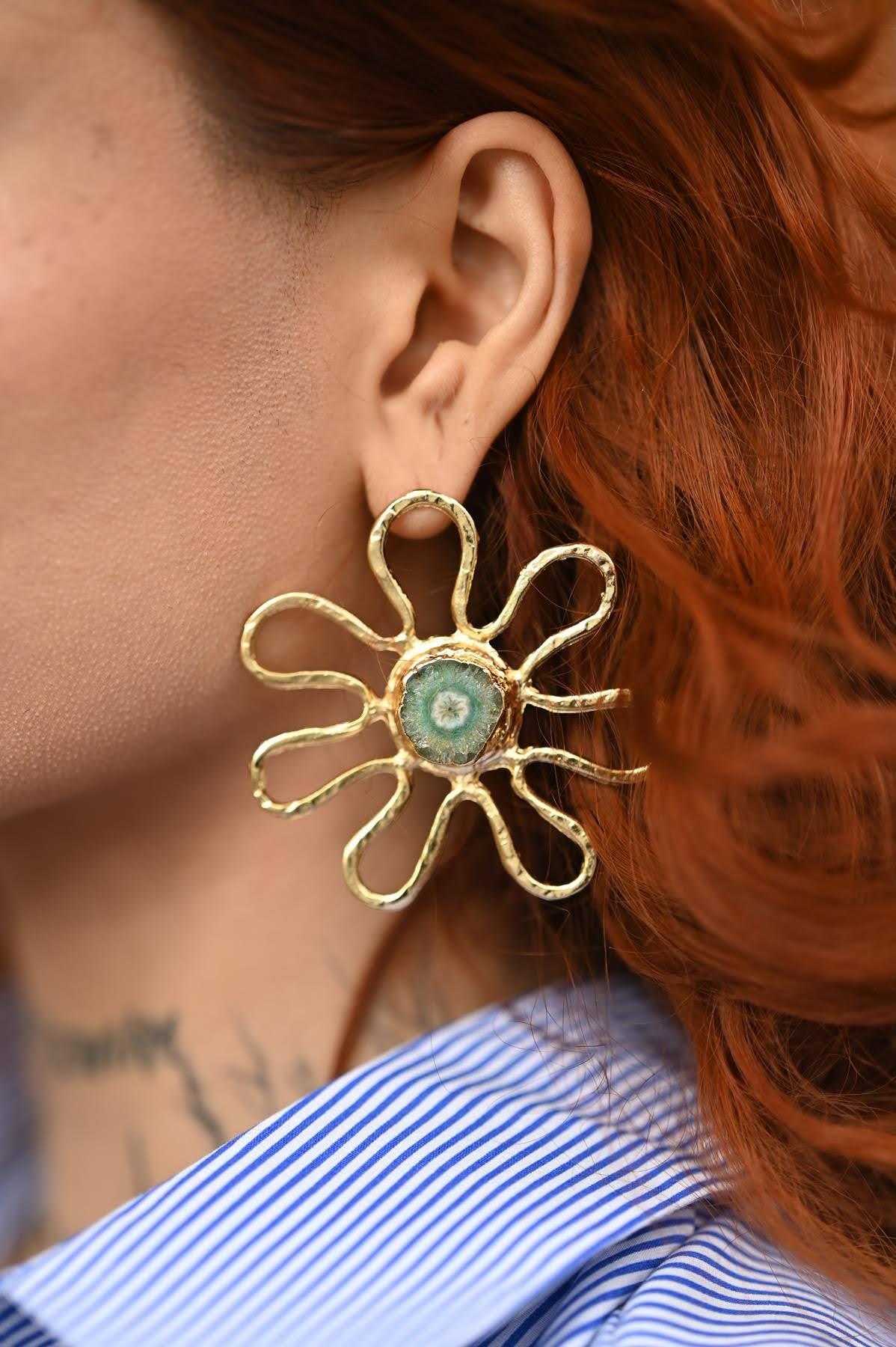 Ortası Kristalli Çiçek Küpe