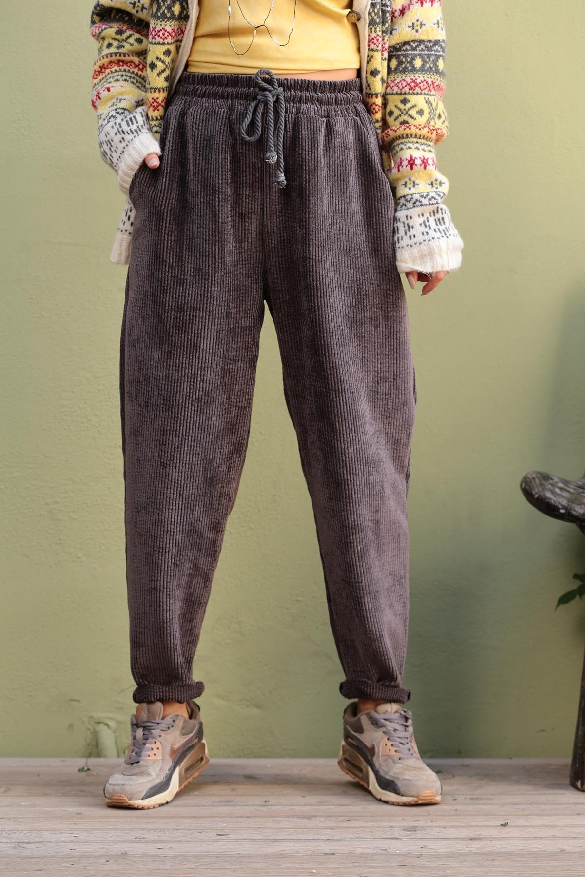 Antrasit Beli Lastikli Kadife Kışlık Pantolon - Şaman Butik - Bohem Giyim  ve Aksesuar | Kadın & Erkek