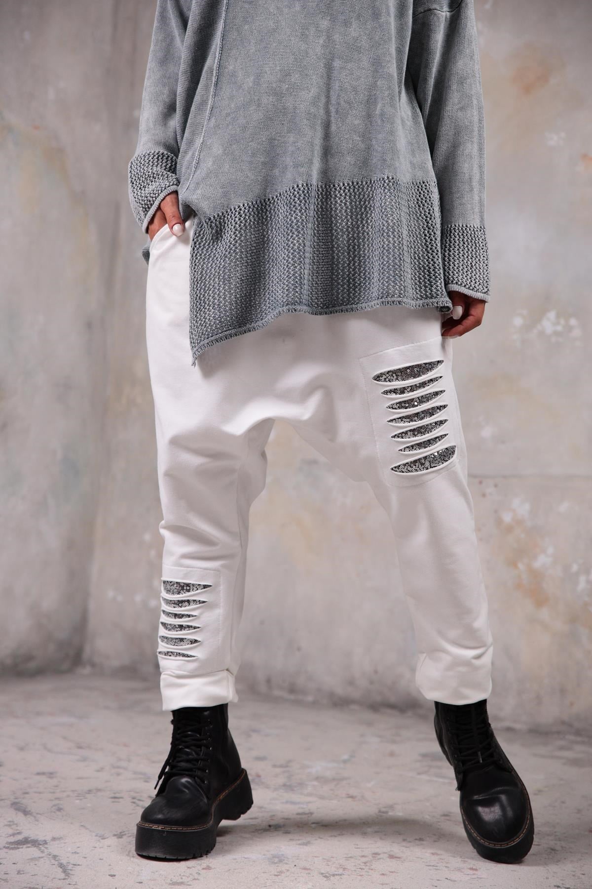  Beyaz Pullu Dar Paça Pantolon