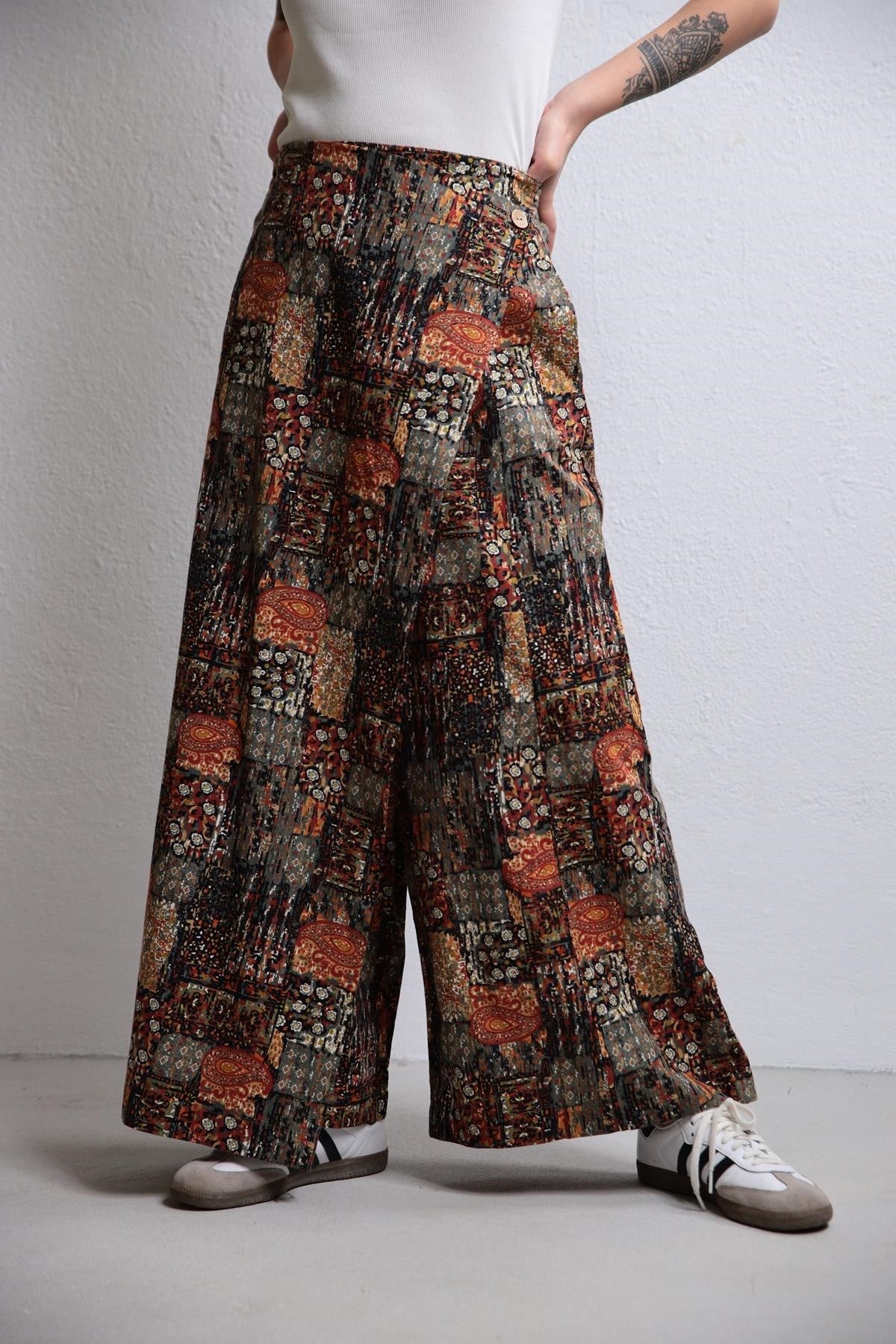 Haki Desenli Cepli Bol Paça Pantolon - Şaman Butik Haki Desenli Cepli Bol Paça Pantolon