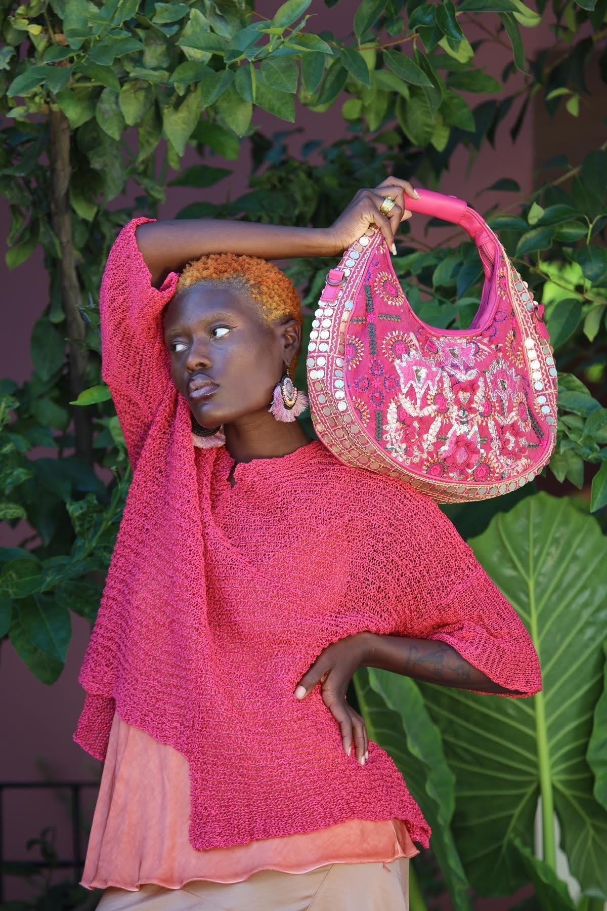 Pembe Deri Saplı Otantik İşlemeli Tasarım Çanta