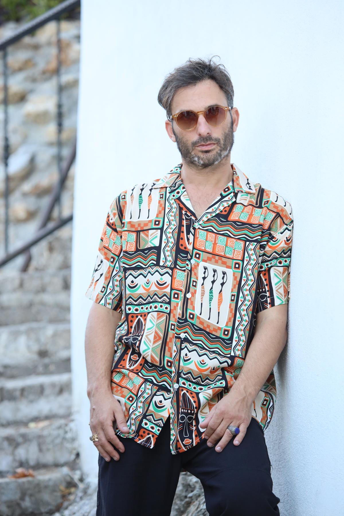 Renkli Desenli Kısa Kollu Erkek Gömlek