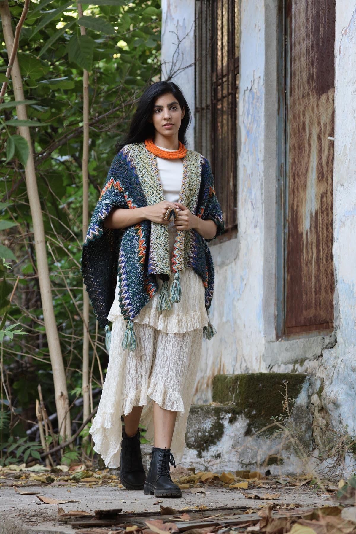 Renkli Püsküllü Örme Panço