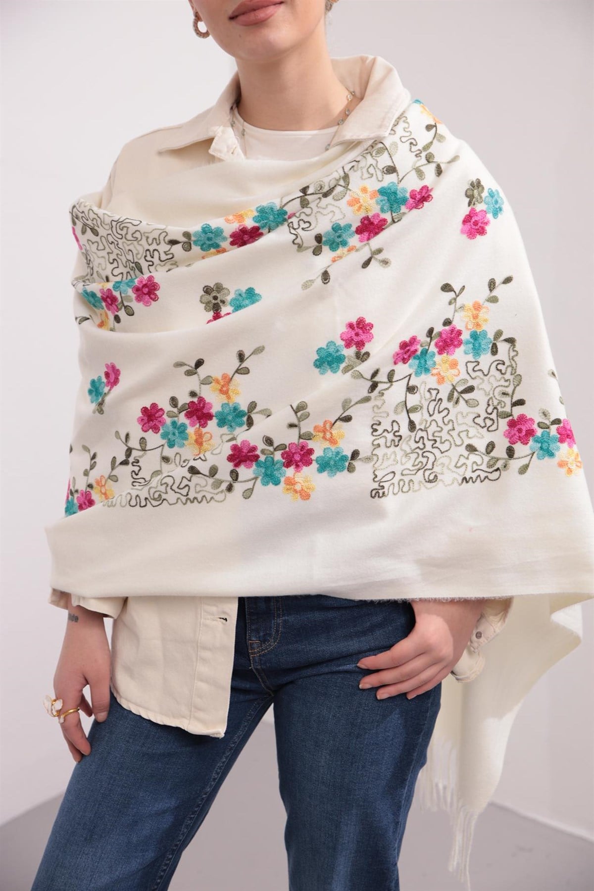  Ekru İşlemeli Kaşmir Şal
