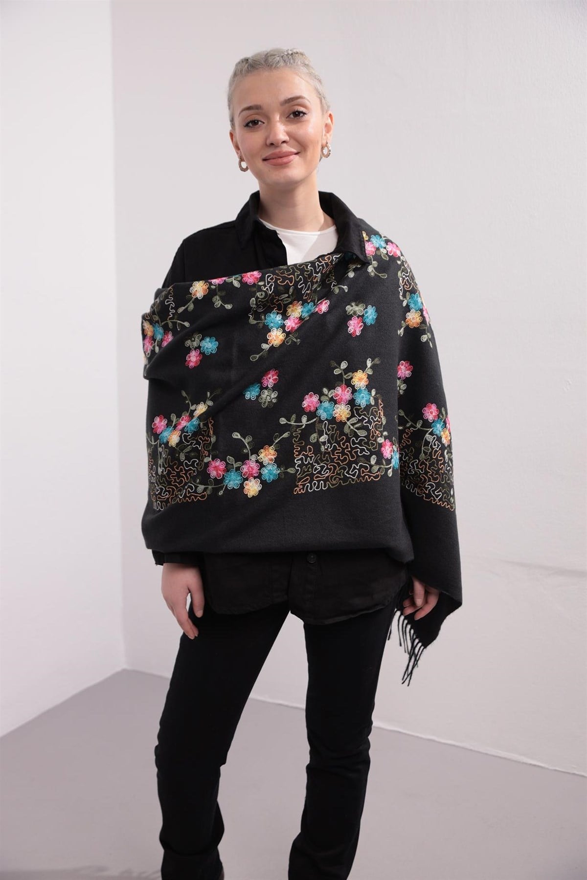  Siyah İşlemeli Kaşmir Şal