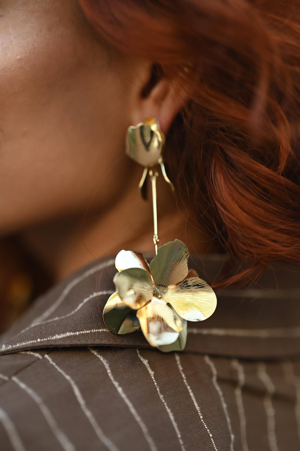 Sallantılı Çiçek Küpe