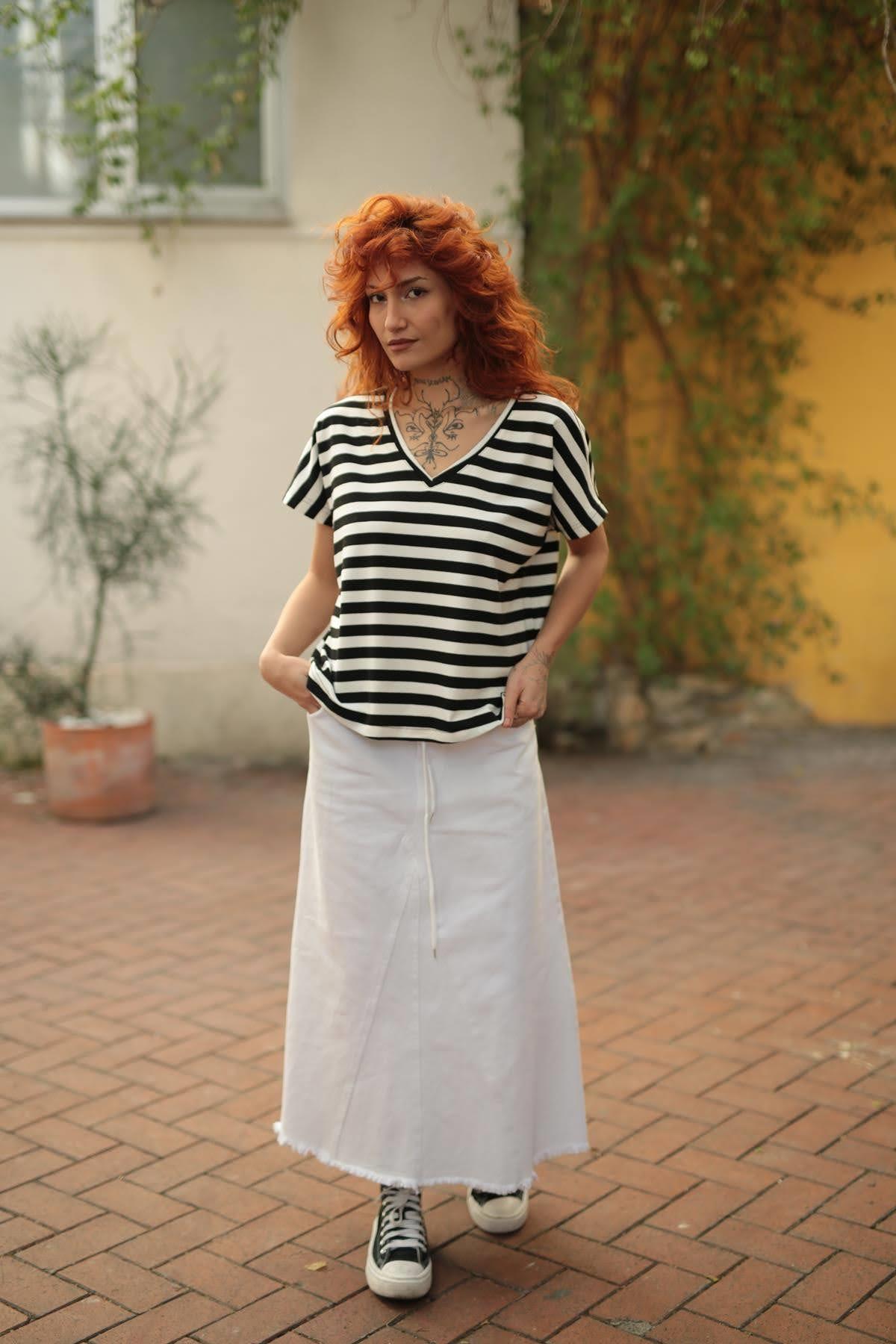 Siyah Beyaz Çizgili V Yaka Salaş Tshirt