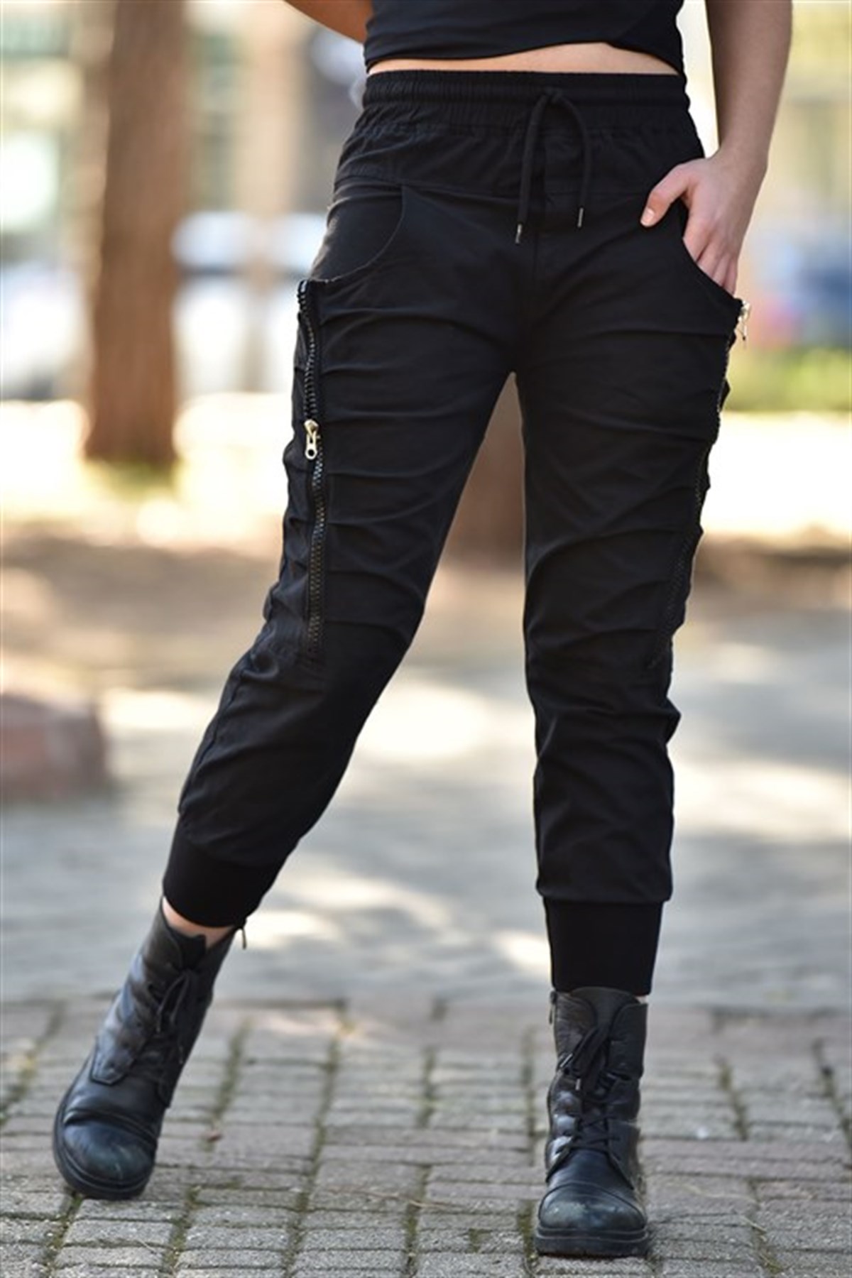 Siyah Cepleri Fermuarlı Paçası Lastikli Pantolon - Şaman Butik - Bohem  Giyim ve Aksesuar | Kadın & Erkek