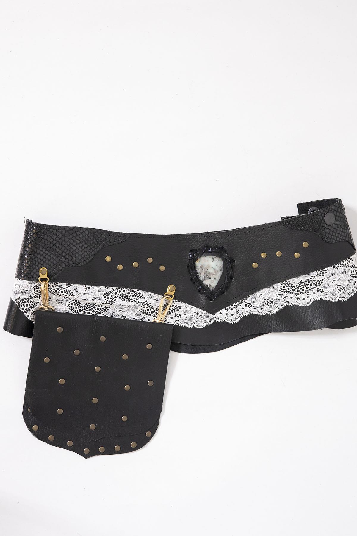 Siyah Dantelli Cepli Deri Kemer