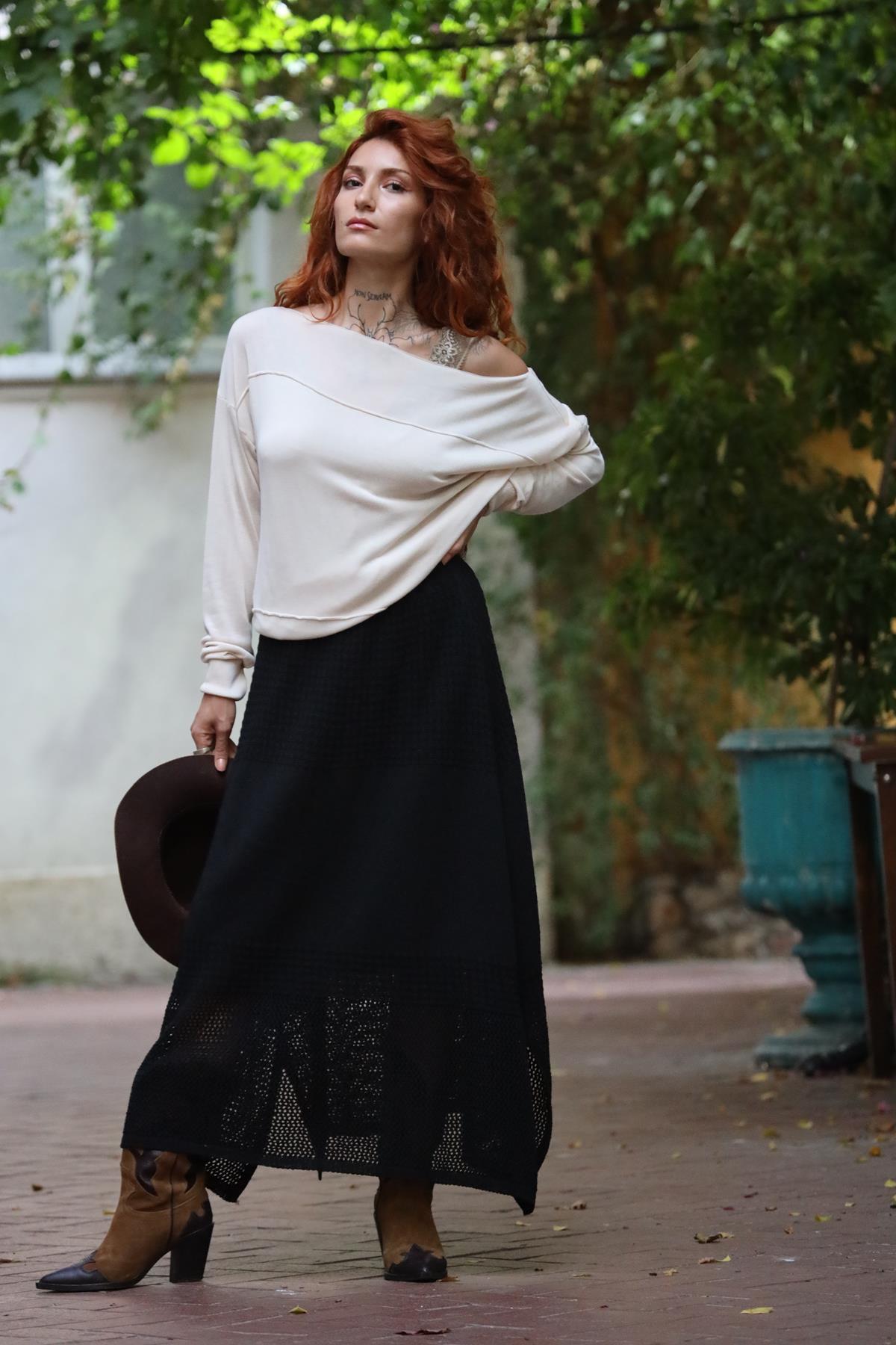 Siyah File Detay Yırtmaçlı Örme Etek