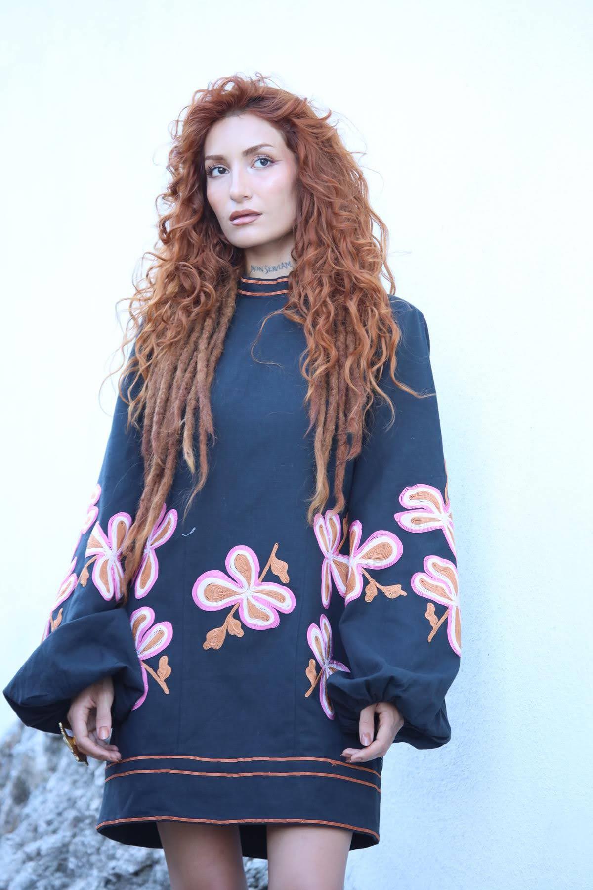 Siyah Otantik İşlemeli Sırt Dekolteli Elbise