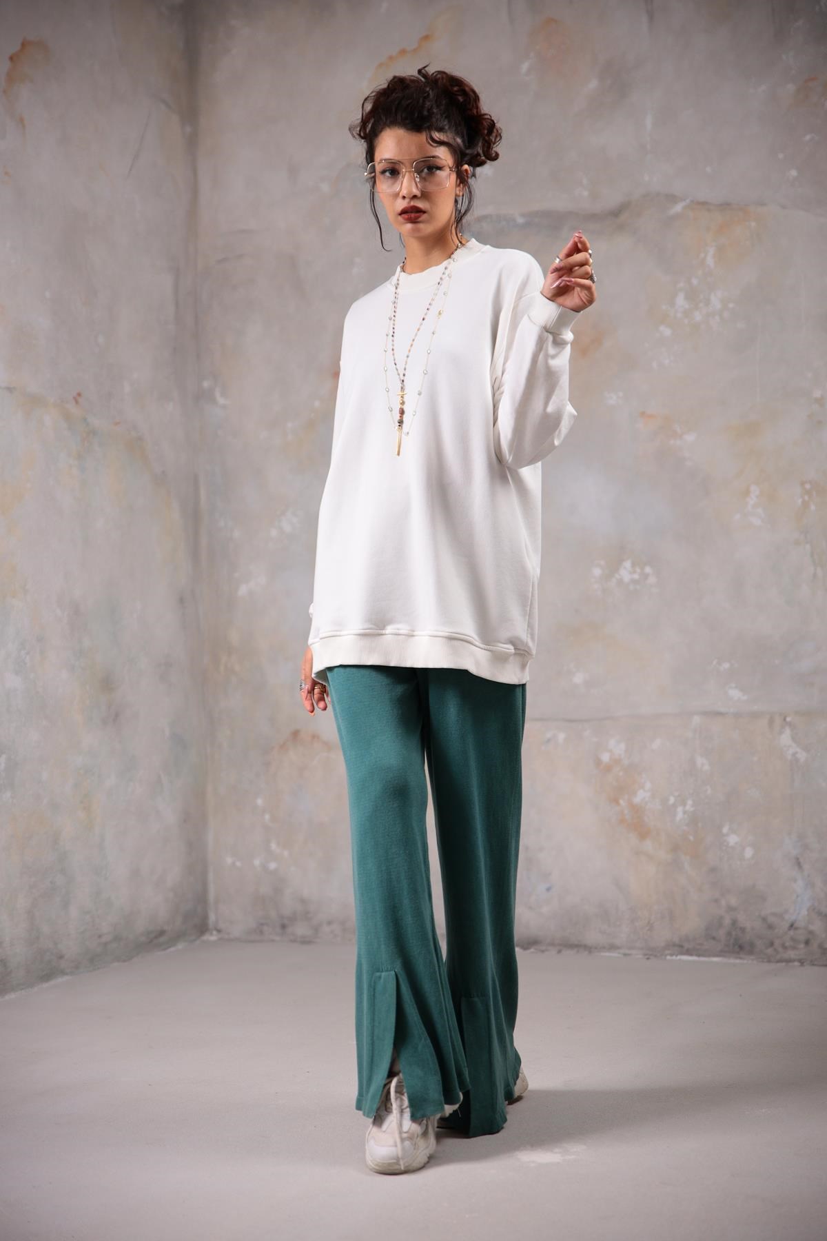 Ecru Boyfriend Sweatshirt - Saman Butik | Shop Online Ecru Boyfriend Sweatshirt