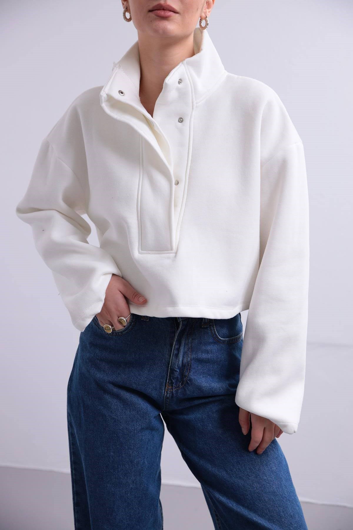  Ekru Çıt Çıtlı Crop Sweat