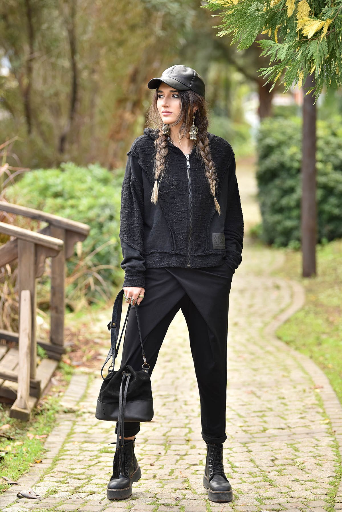 Siyah Kapşonlu Önü Fermuarlı Sweatshirt - Şaman Butik - Bohem Giyim ve  Aksesuar | Kadın & Erkek