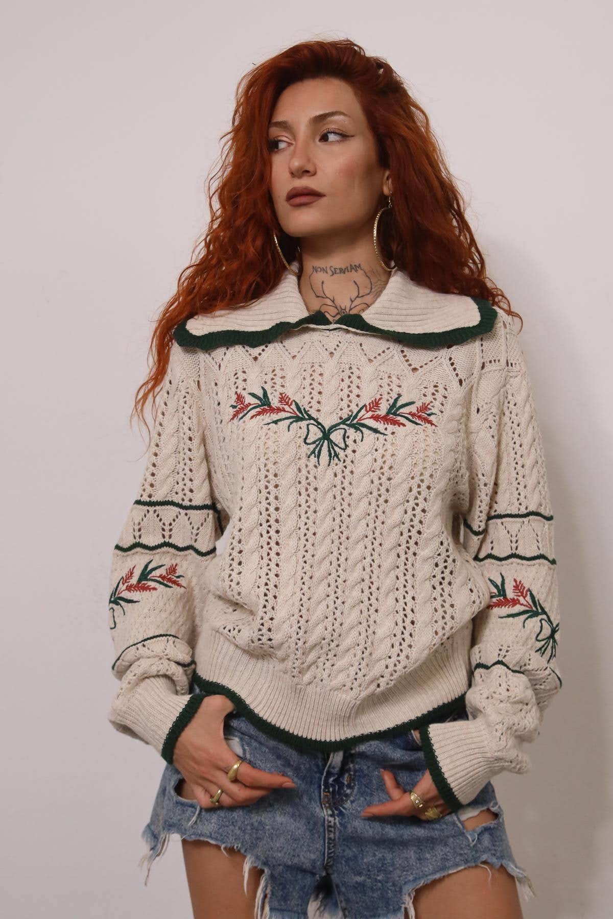 Taş Rengi Geniş Yakalı Nakışlı Ajurlu Örgü Kazak