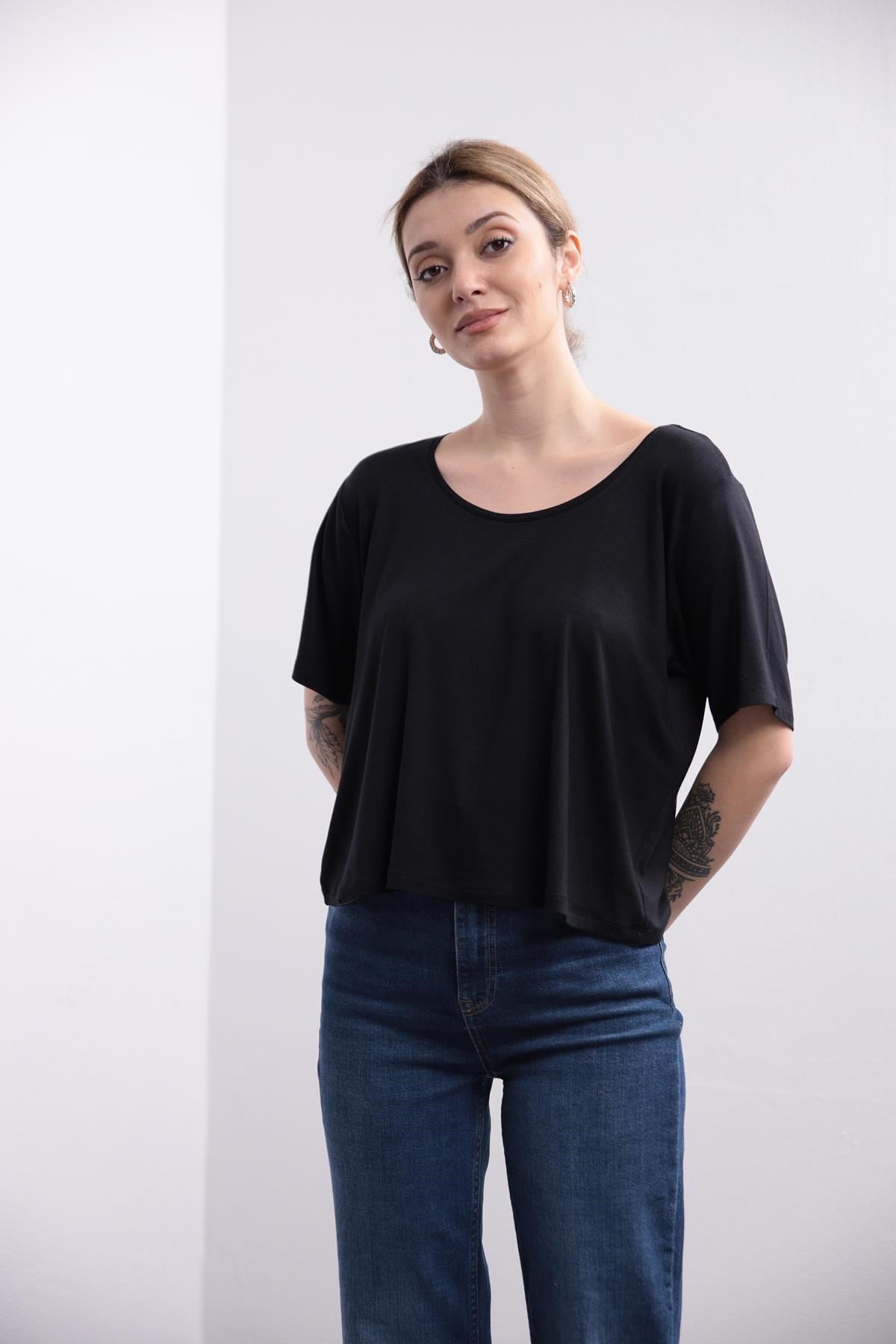 Siyah Yuvarlak Yaka Tshirt - Şaman Butik Siyah Yuvarlak Yaka Tshirt