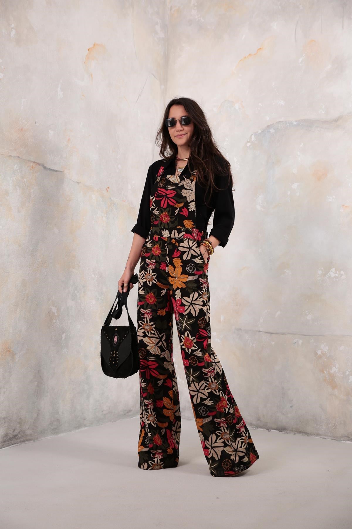 Siyah Çiçek Desenli Bol Paça Salopet Tulum - Şaman Butik Siyah Çiçek Desenli Bol Paça Salopet Tulum