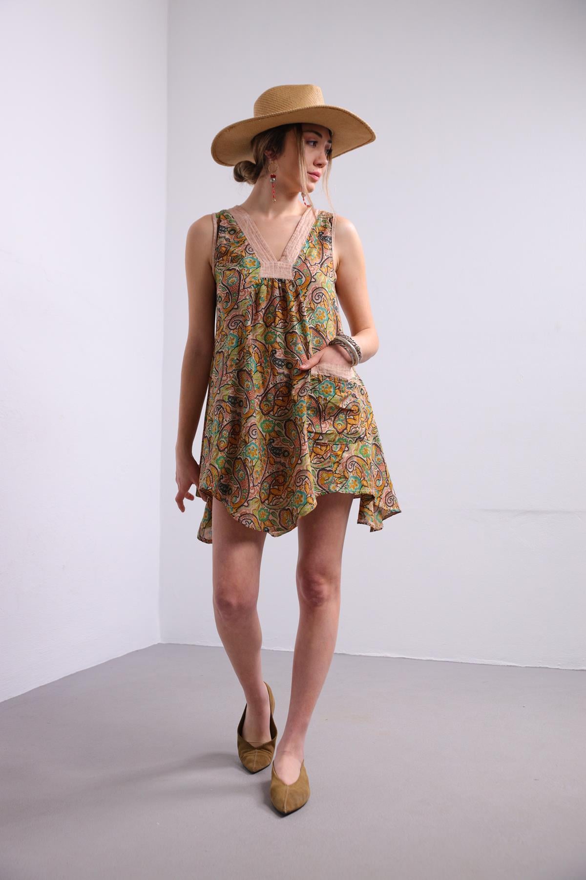 Beige Paisley Patterned Tunic Beige Paisley Patterned Tunic