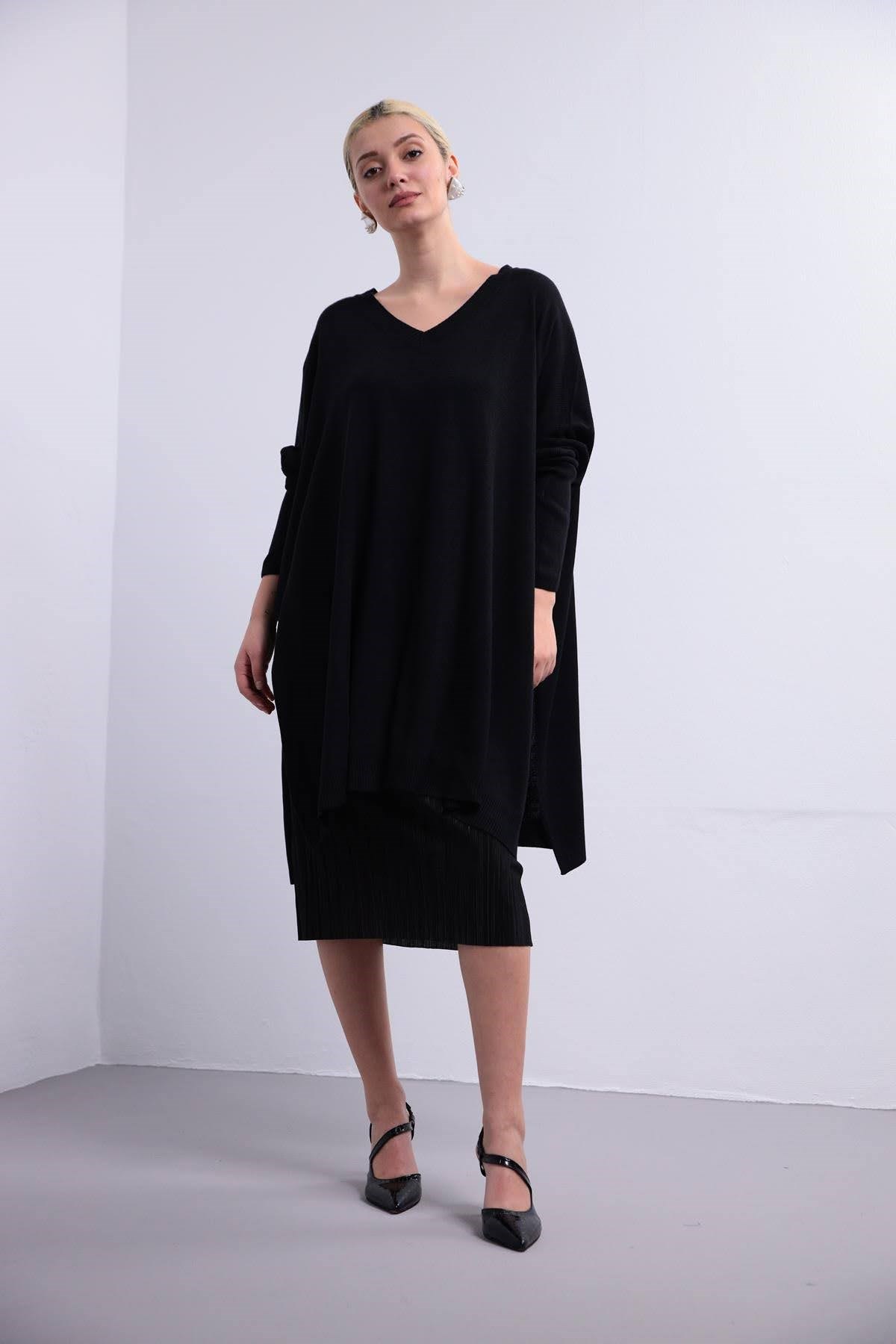  Siyah V Yaka Yırtmaçlı Triko Tunik