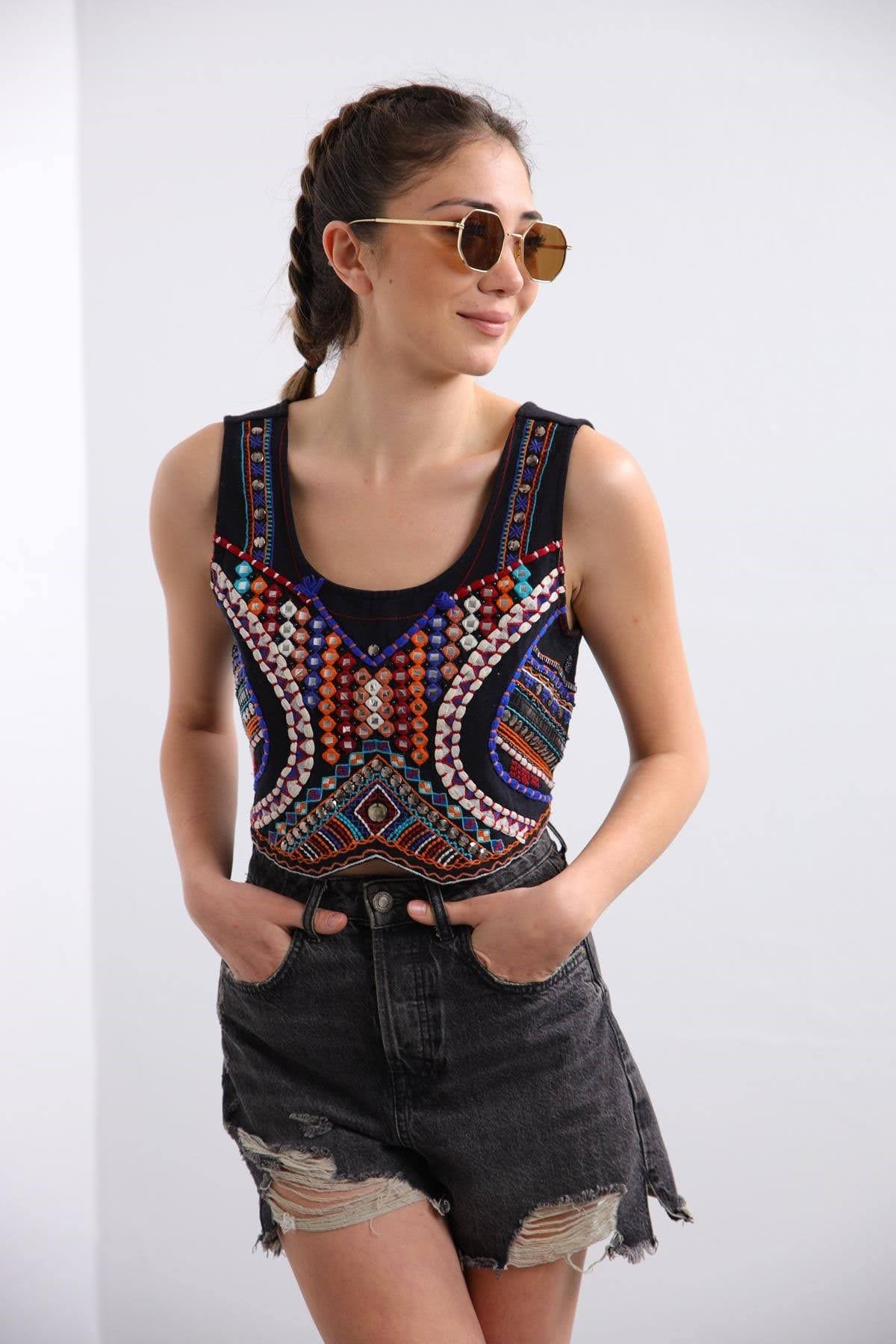 Siyah Aynalı İşlemeli Crop - Şaman Butik Siyah Aynalı İşlemeli Crop