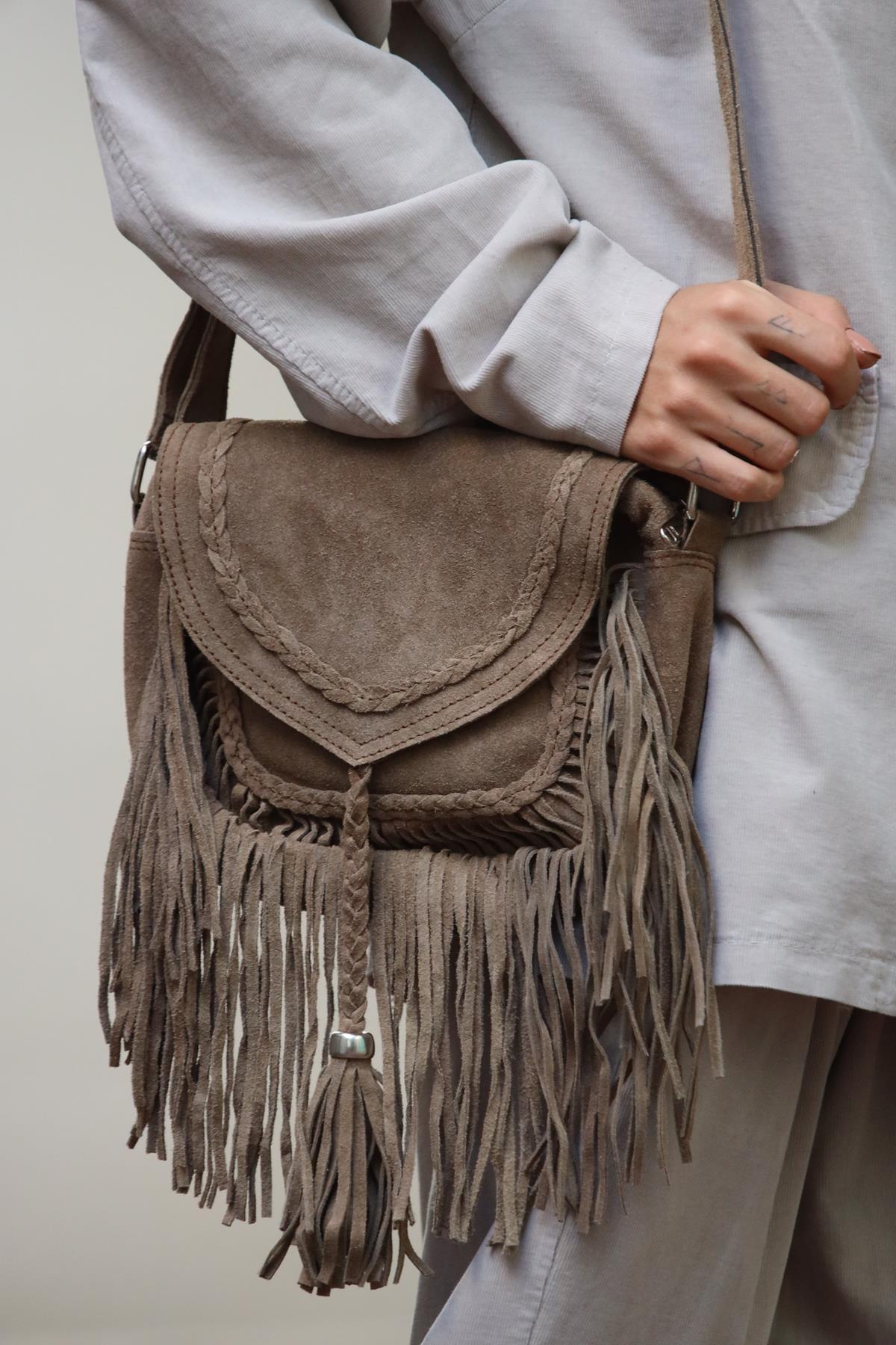 Vizon Rengi Kapağı Püsküllü Süet Deri Çanta