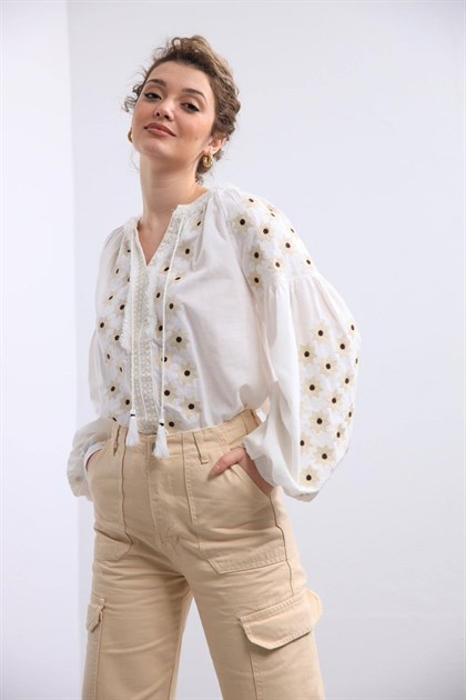 Beyaz Yıldız İşlemeli Saçaklı Bluz - Şaman Butik - Bohem Giyim ve Aksesuar | Kadın & Erkek Beyaz Yıldız İşlemeli Saçaklı Bluz