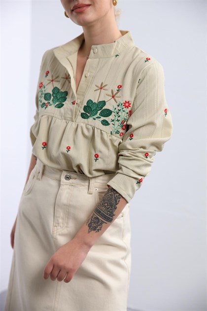 Vizon Çiçek İşlemeli Desenli Yarım Düğmeli Bluz - Şaman Butik Vizon Çiçek İşlemeli Desenli Yarım Düğmeli Bluz