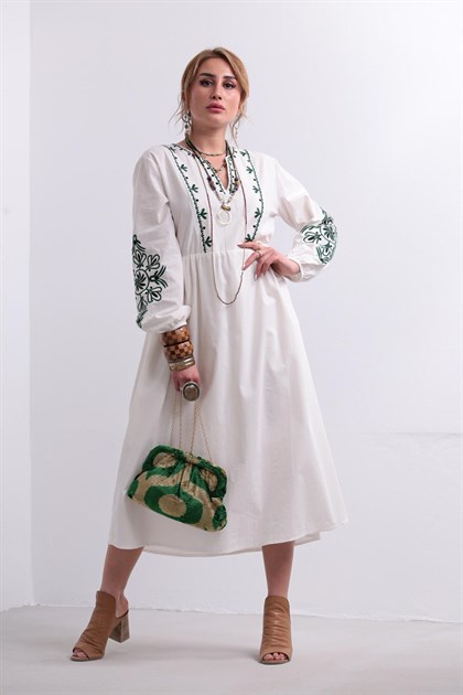 Beyaz Kesik Yaka İşlemeli Bohem Elbise - Şaman Butik - Bohem Giyim ve  Aksesuar | Kadın & Erkek
