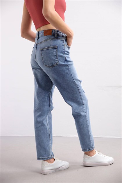  Mavi Yırtık Detaylı Kot Pantolon