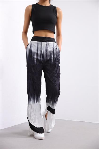  Siyah Beyaz Renk Geçişli Paçası Yırtmaçlı Pantolon