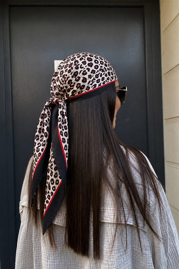 Desenli Saten Fular Leopar Siyah Scarf