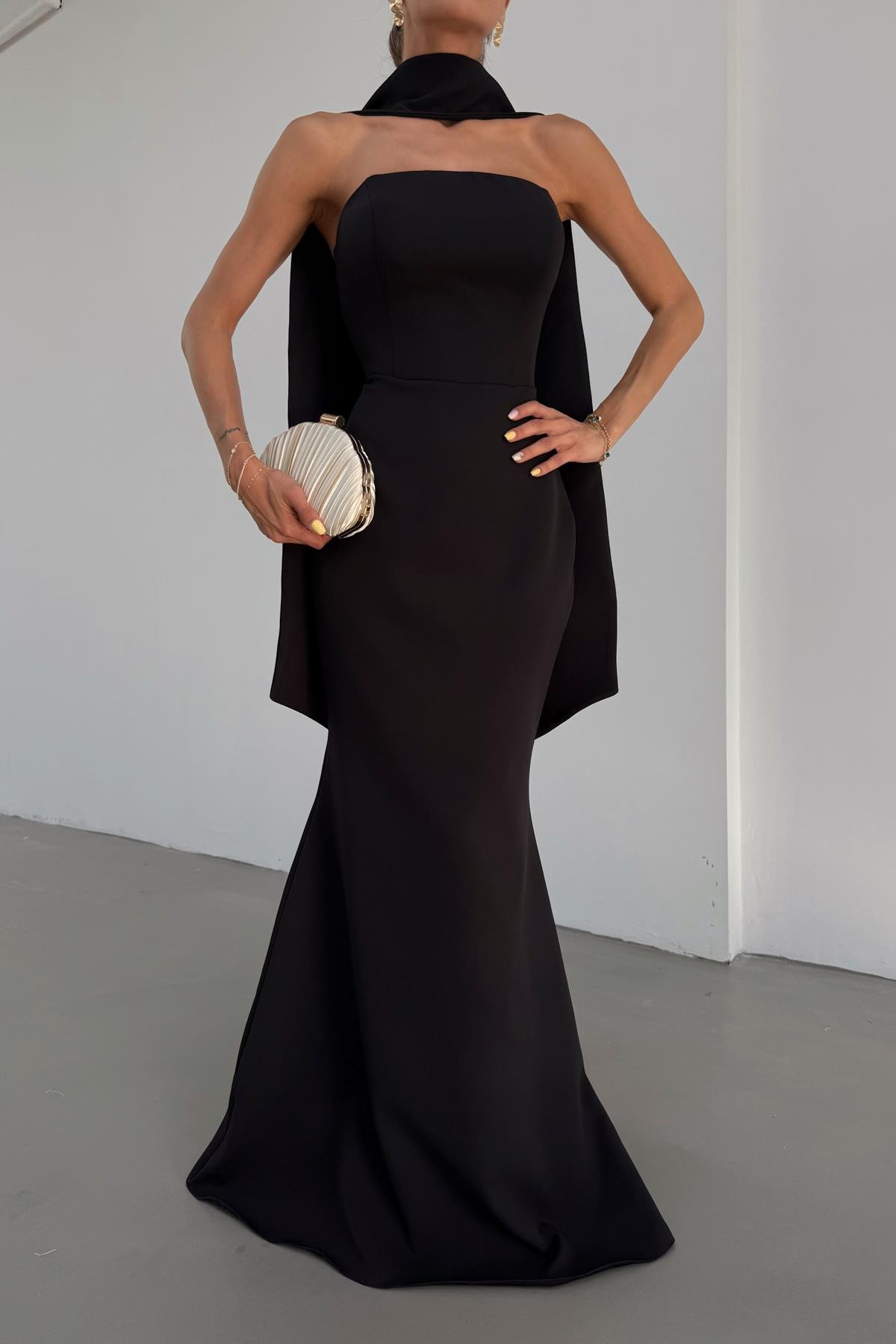 Boyun Aksesuarlı Helen Premium Abiye Siyah