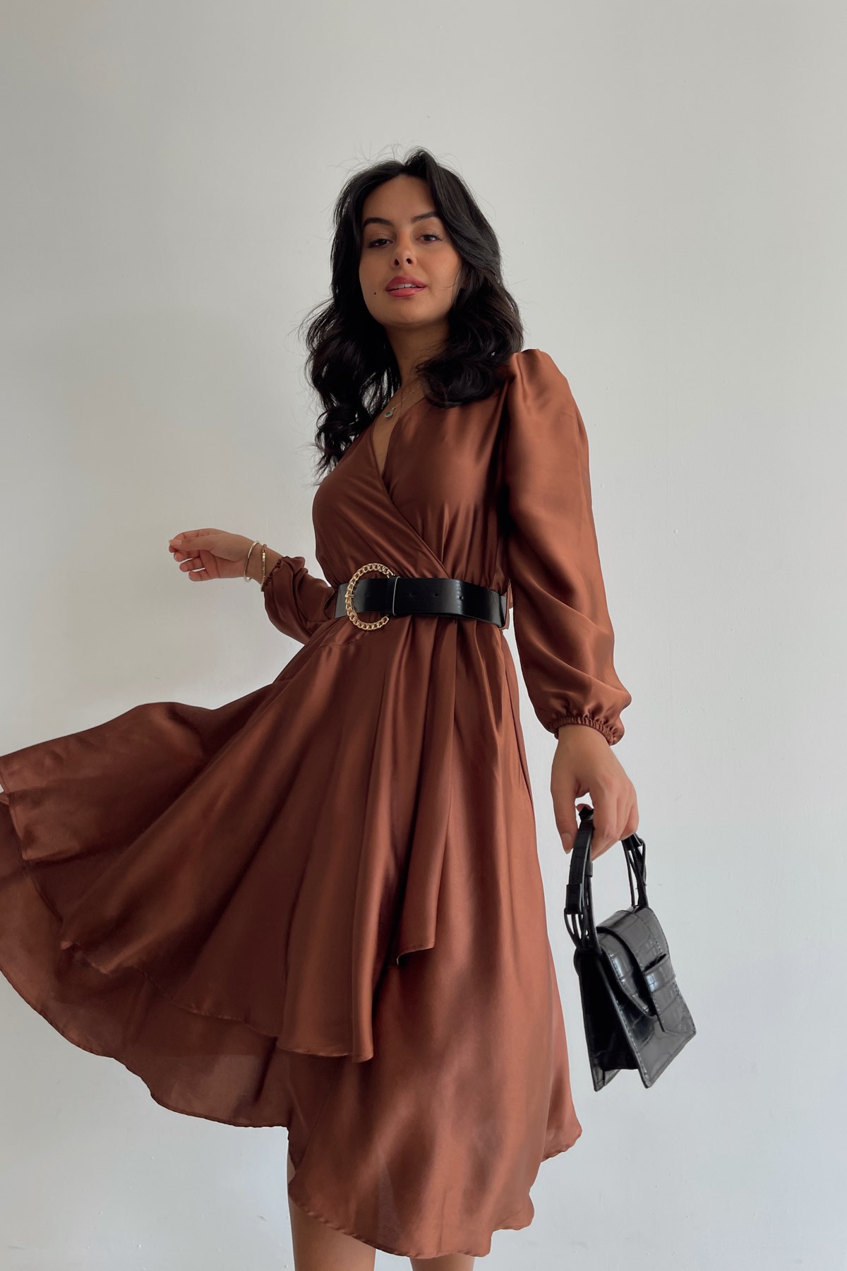 Kemerli Volan Saten Elbise - My Love Butik | Modadaki Göz Alıcı Şıklık
