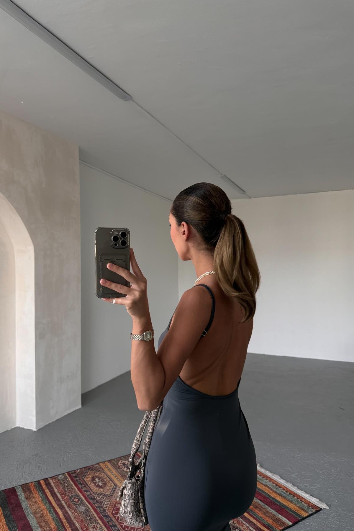 Sırt Dekolteli Askılı Elbise Antrasit