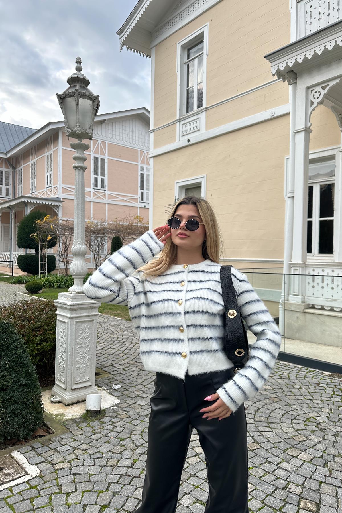 Gold Düğme Line Hırka Krem