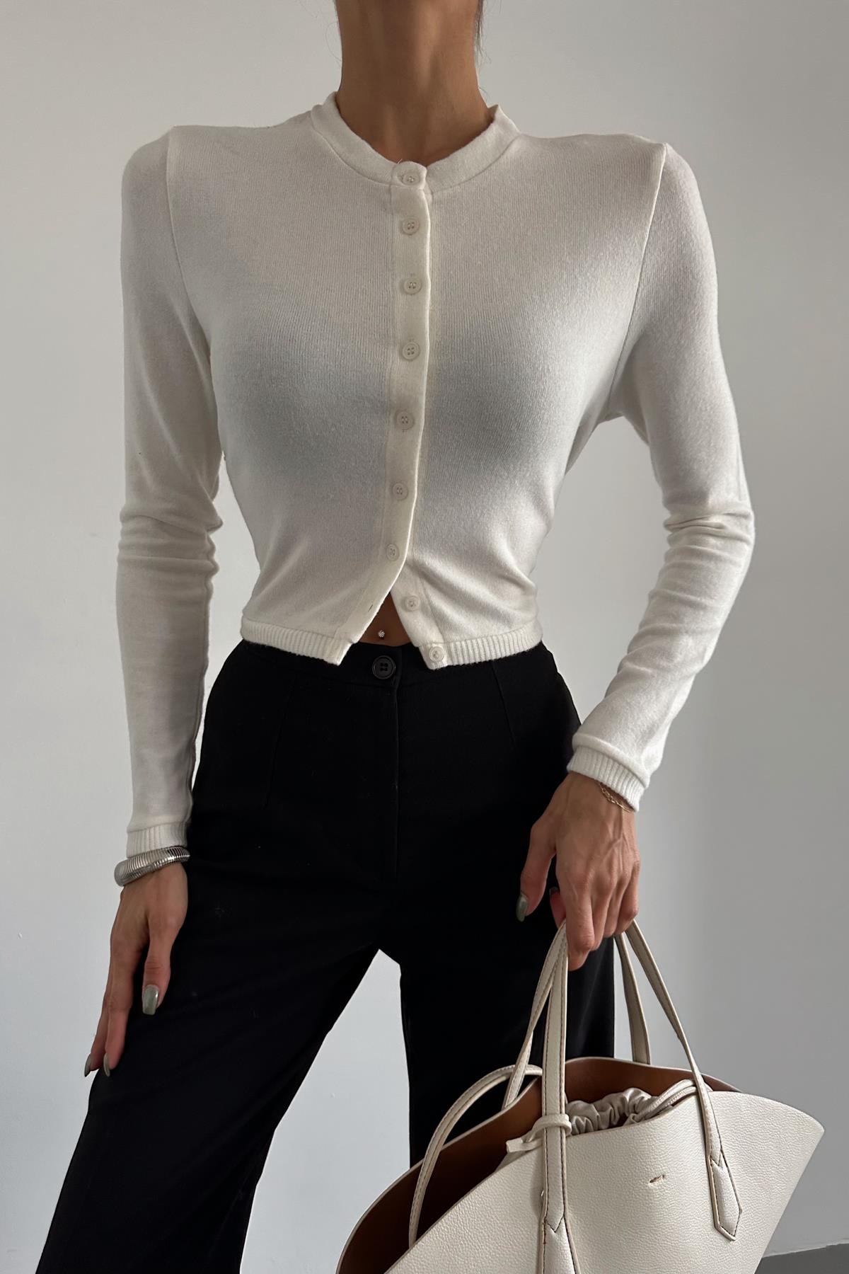 Uzun Kollu Düğmeli Hırka Ekru